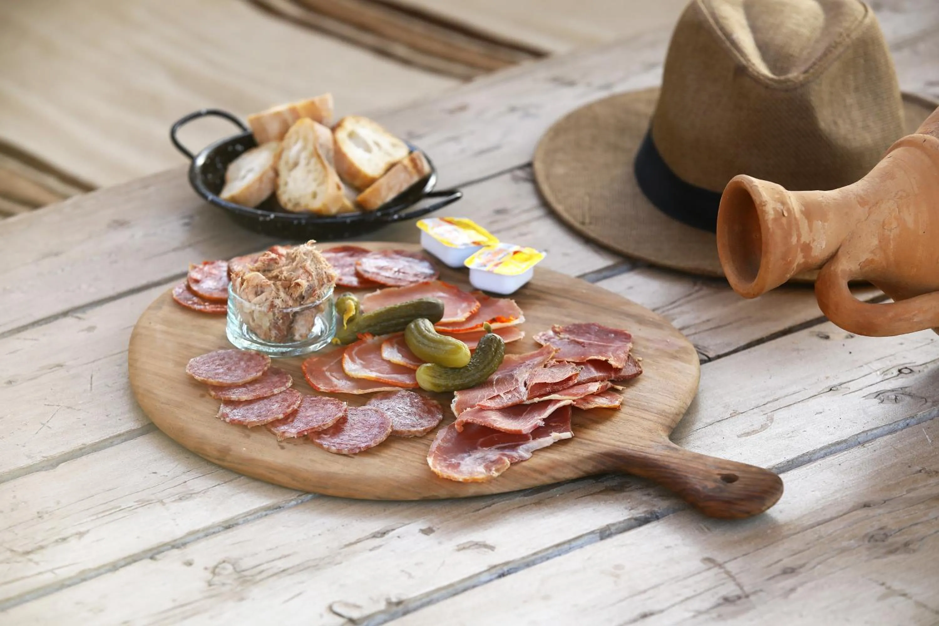 Restaurant/places to eat in Riad Anyssates