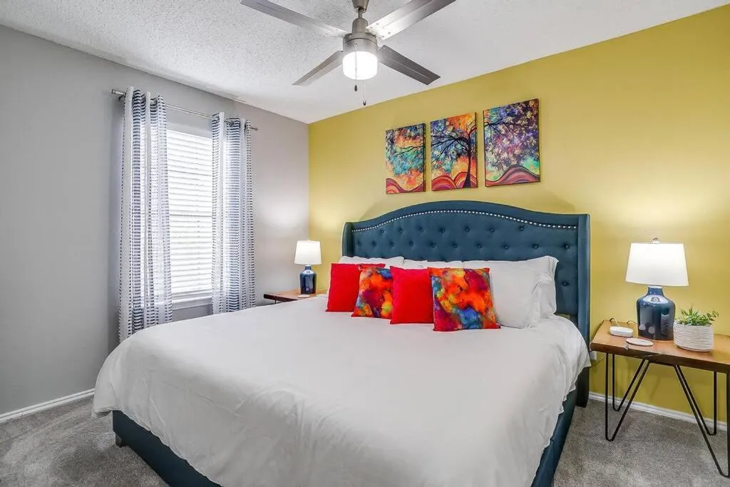 Bed in EntirePlace FastWifi Washer Dryer 4KTV PetsAllowed