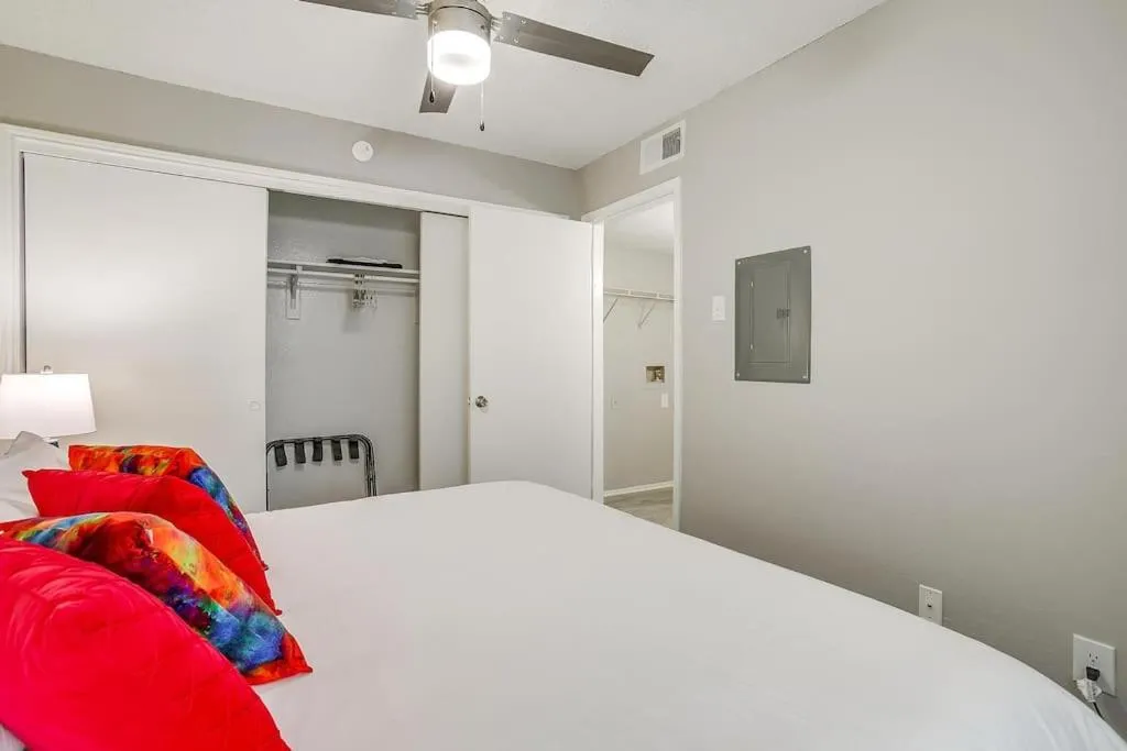 Bed in EntirePlace FastWifi Washer Dryer 4KTV PetsAllowed