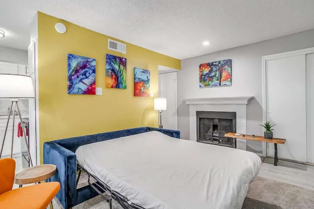 Bed in EntirePlace FastWifi Washer Dryer 4KTV PetsAllowed