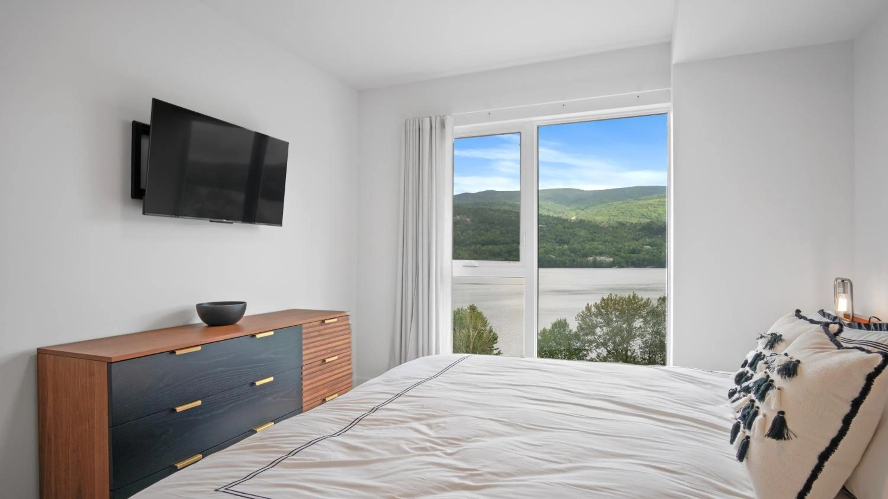 Bed in Lago by Tremblant Platinum