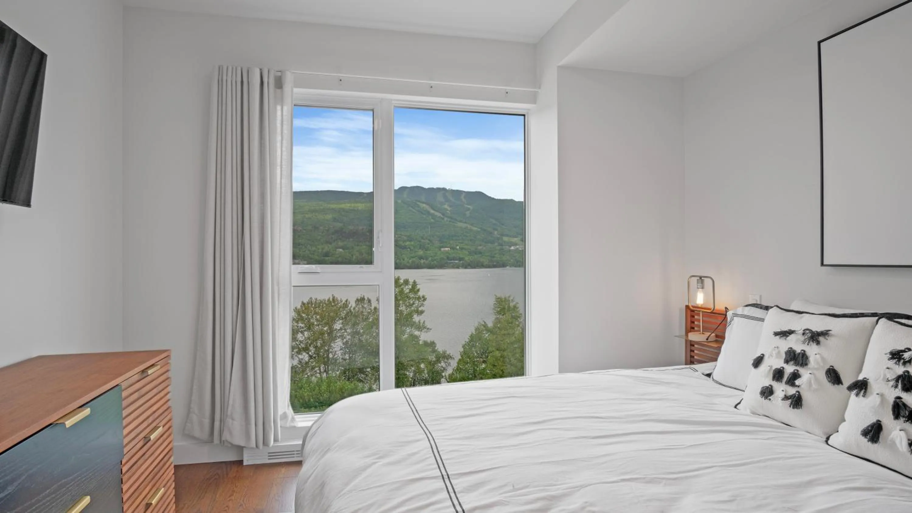 Bed in Lago by Tremblant Platinum