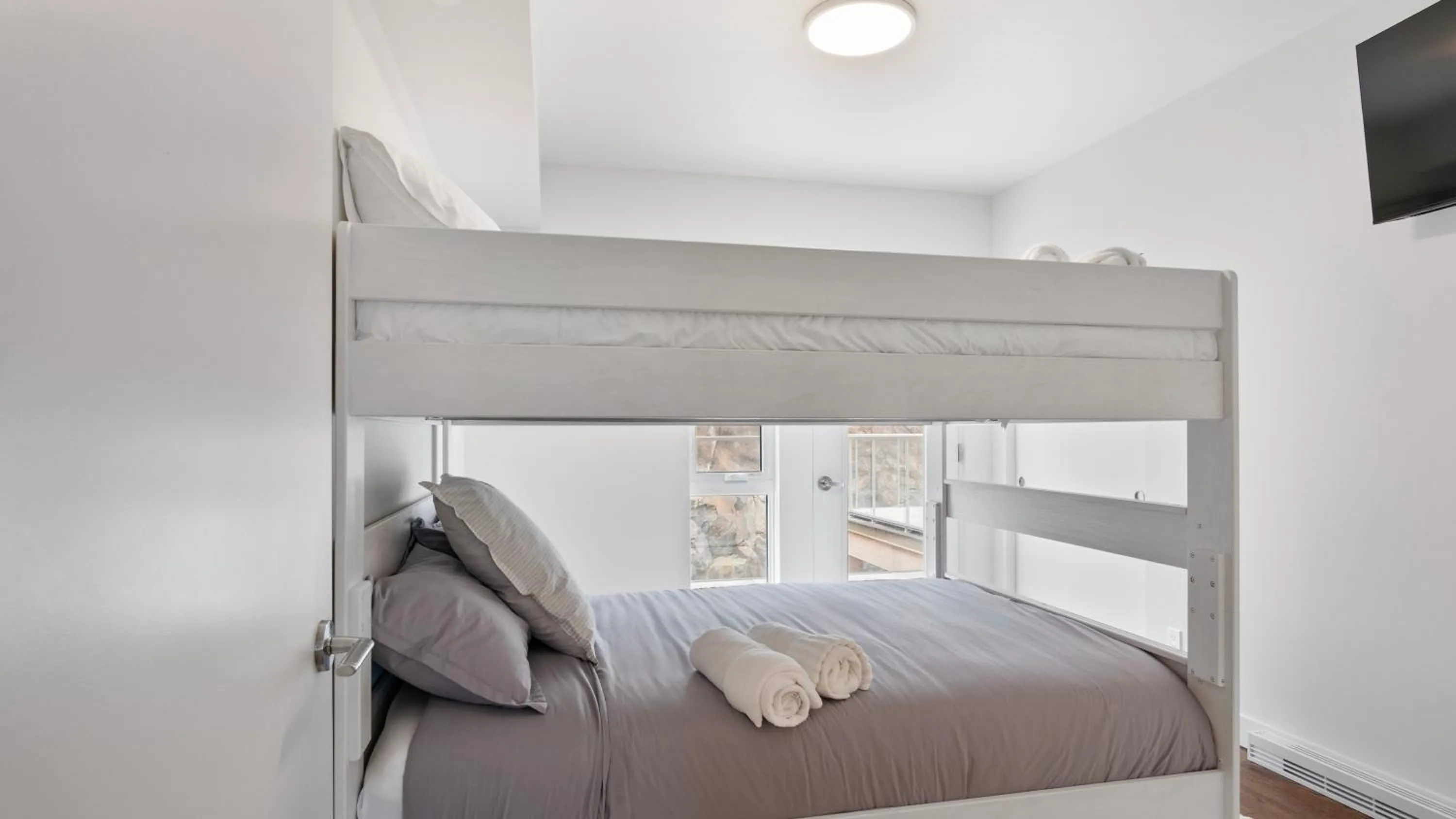 Bed in Lago by Tremblant Platinum