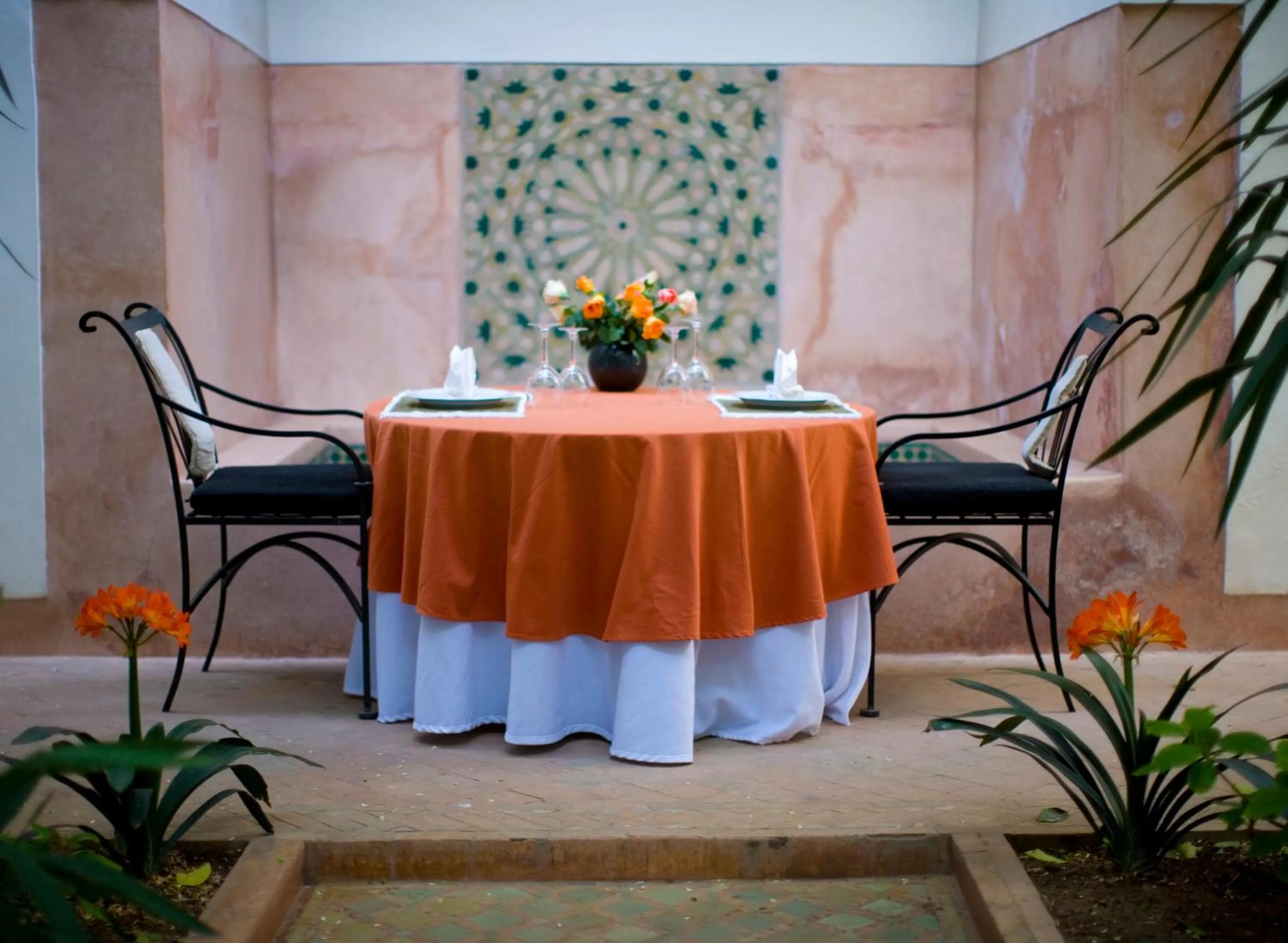 Restaurant/places to eat in Riyad El Cadi