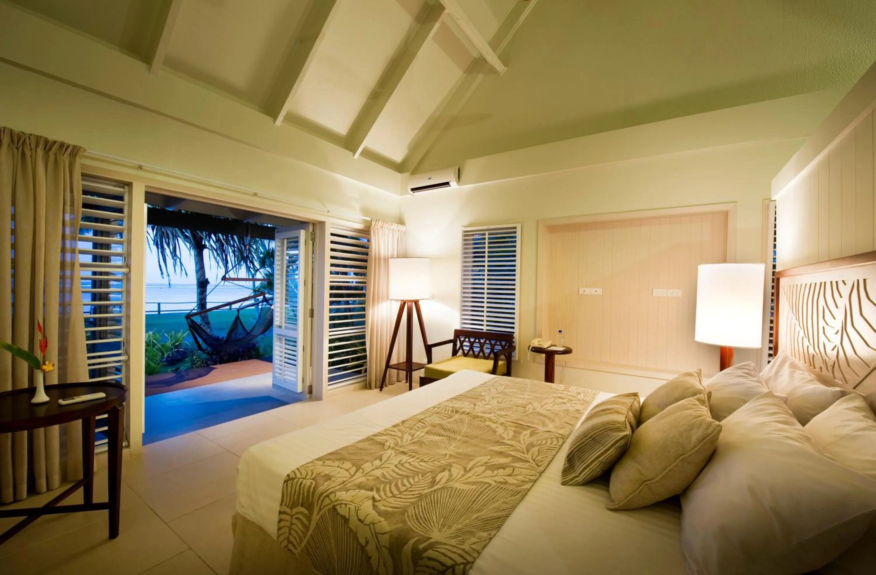 Bed in Fiji Hideaway Resort & Spa