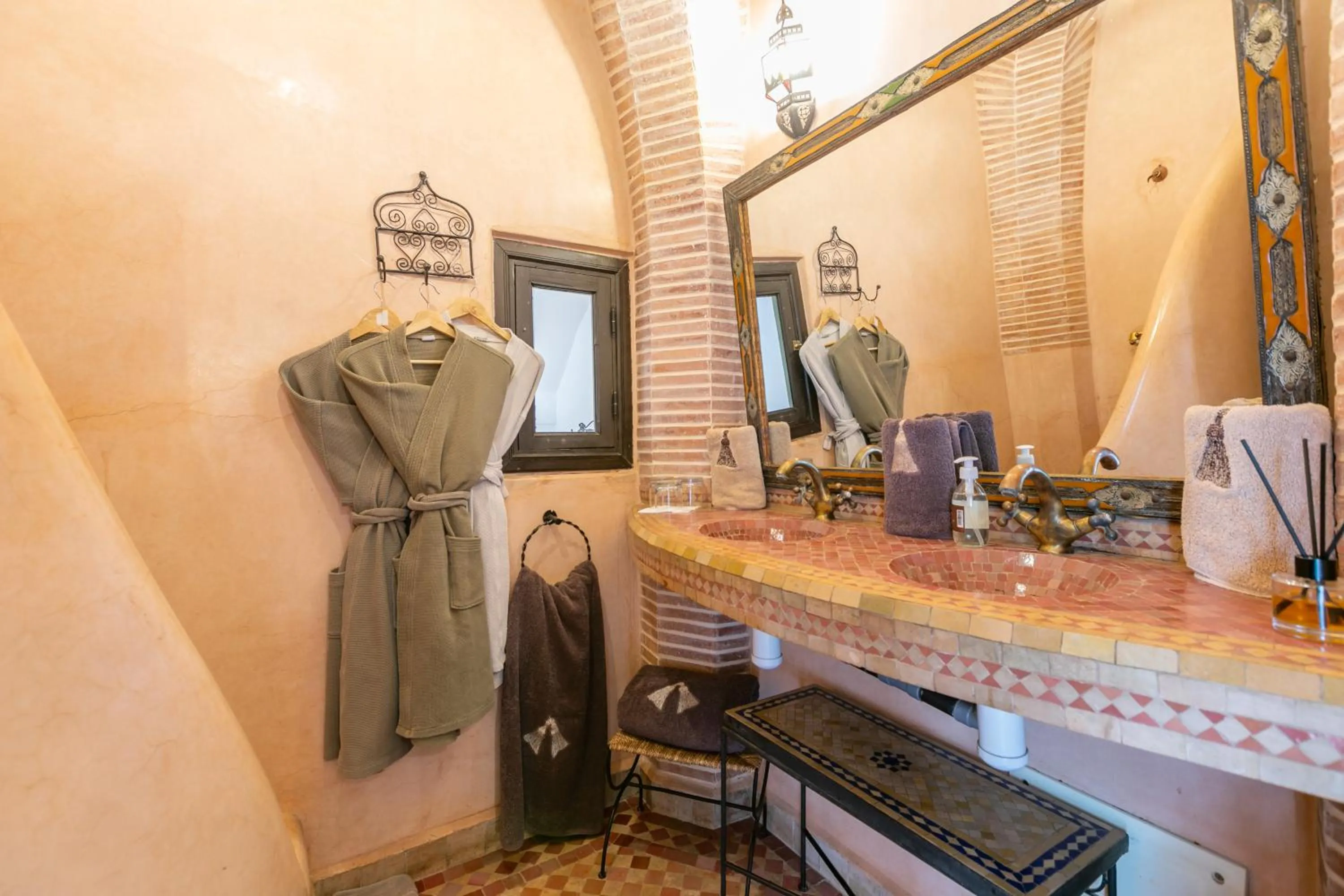 Bathroom in Riad Les Trois Palmiers El Bacha