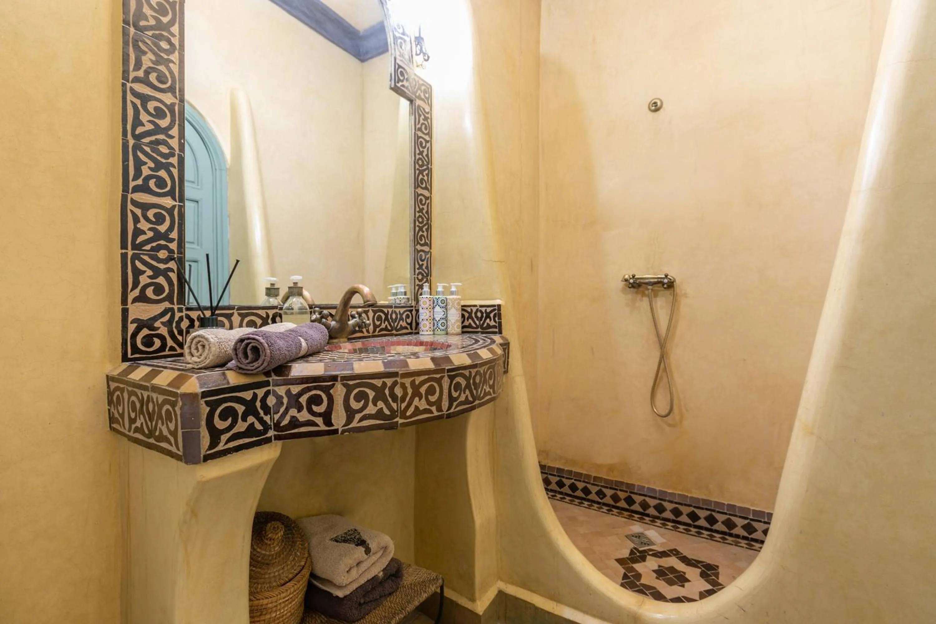 Shower in Riad Les Trois Palmiers El Bacha