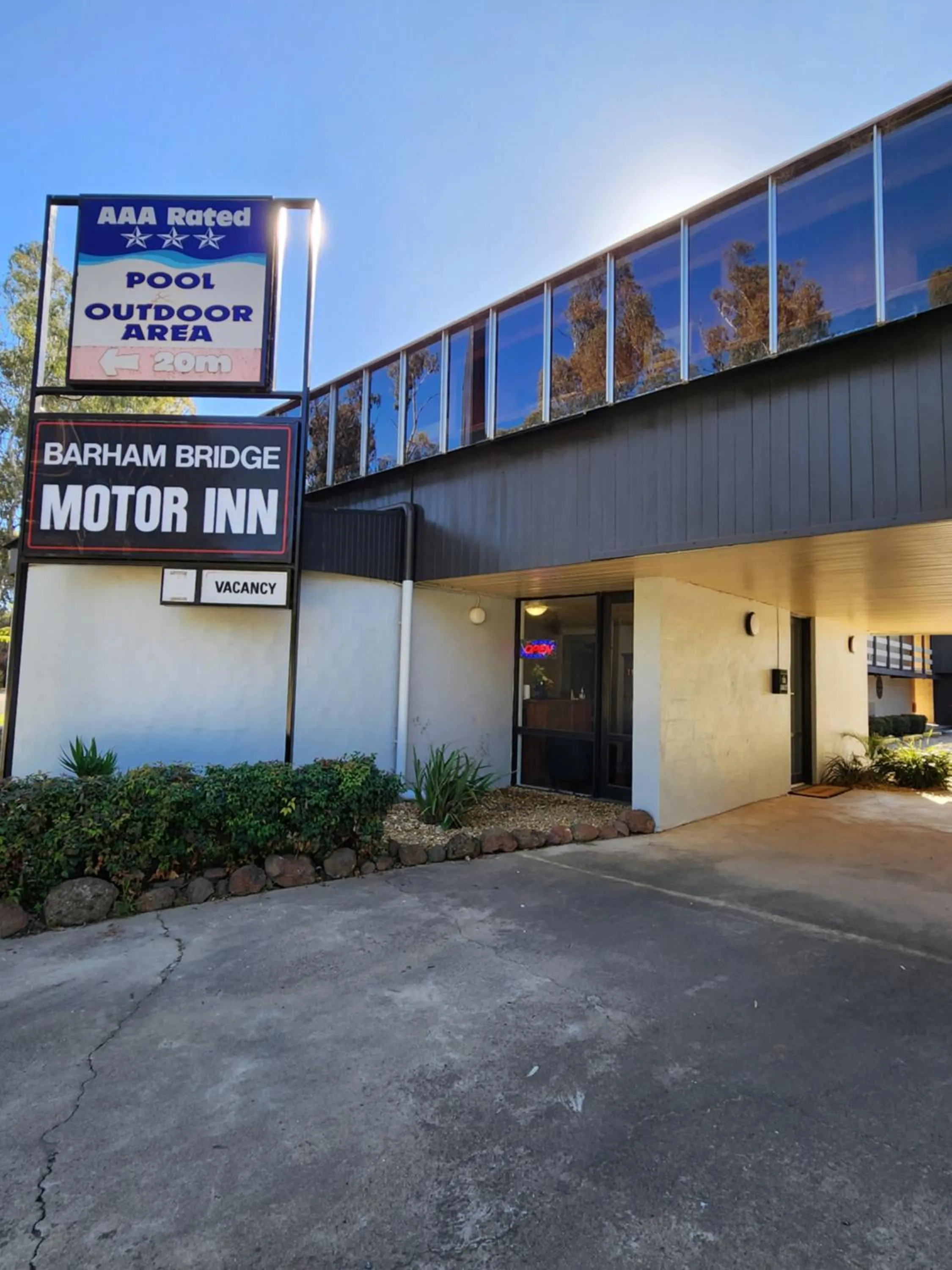 Property building in Barham Bridge Motor Inn