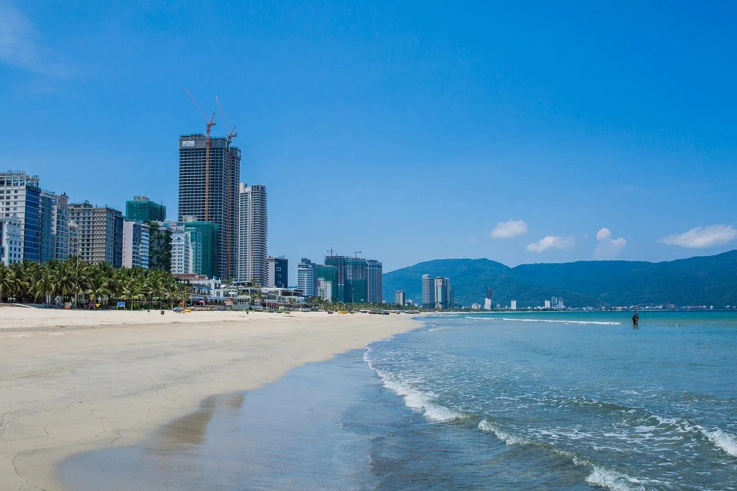 Beach in Tashi Ocean Garden & Apartment Da Nang - My Khe Beach