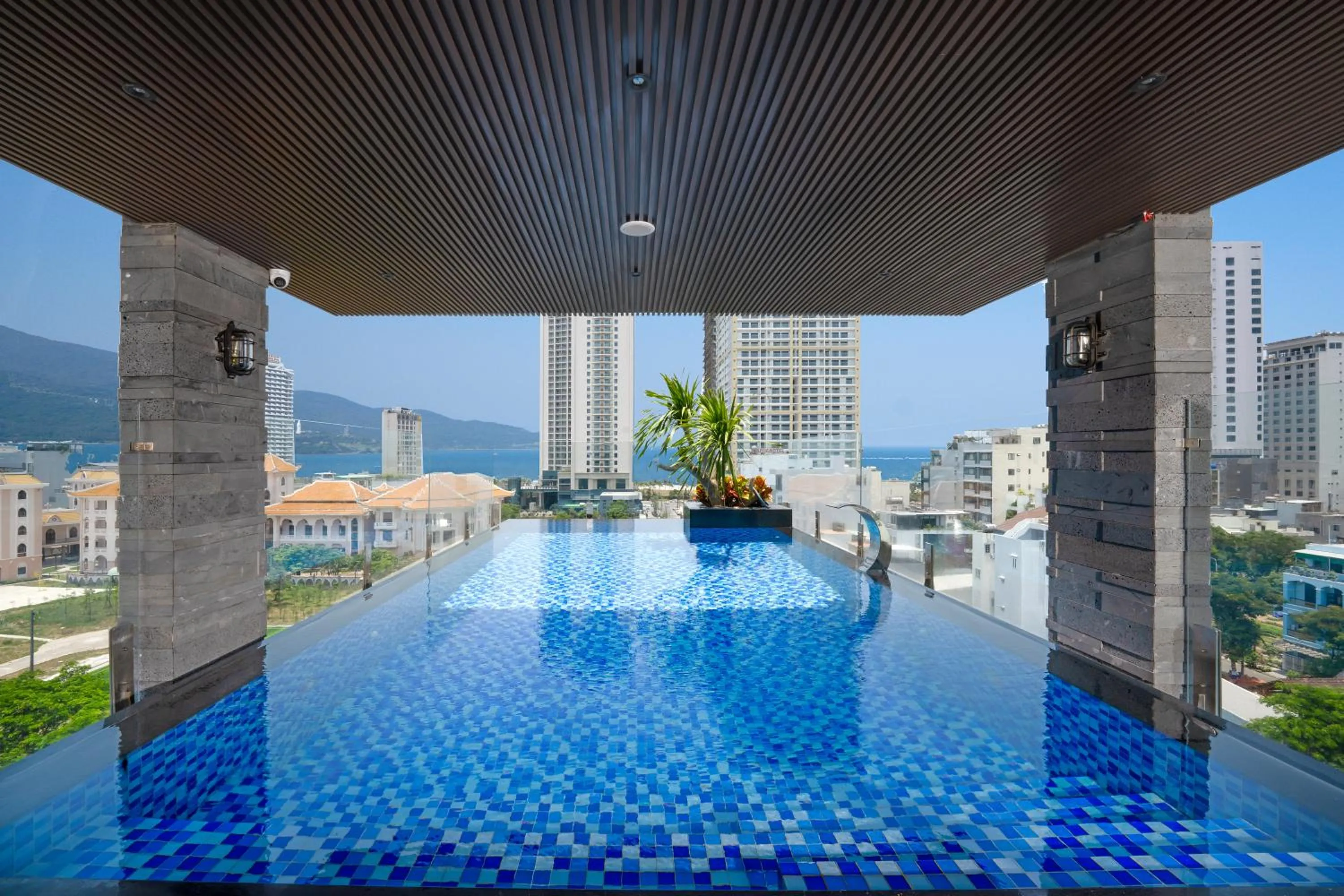 Swimming pool in Tashi Ocean Garden & Apartment Da Nang - My Khe Beach
