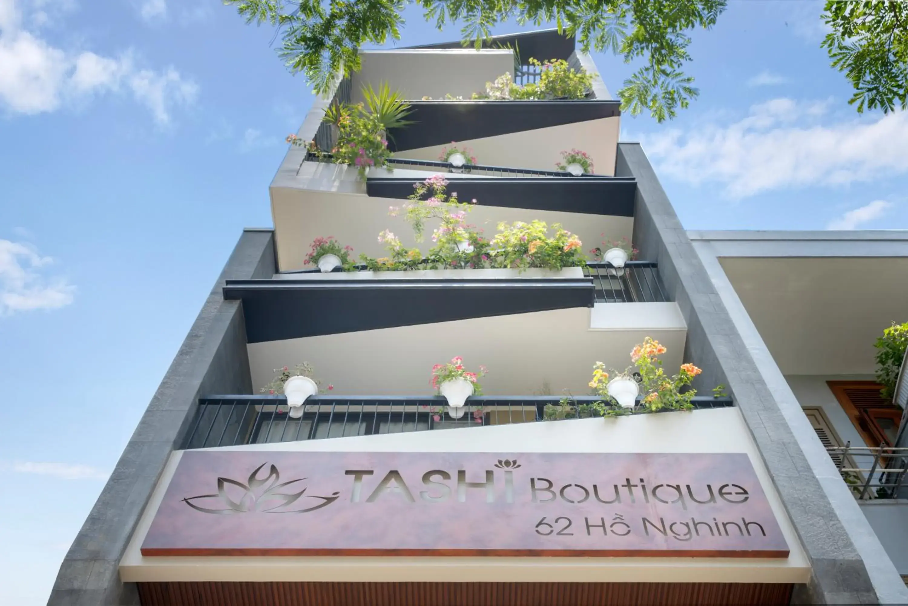 Property building in Tashi Ocean Garden & Apartment Da Nang - My Khe Beach Property building in Tashi Ocean Garden & Apartment Da Nang - My Khe Beach