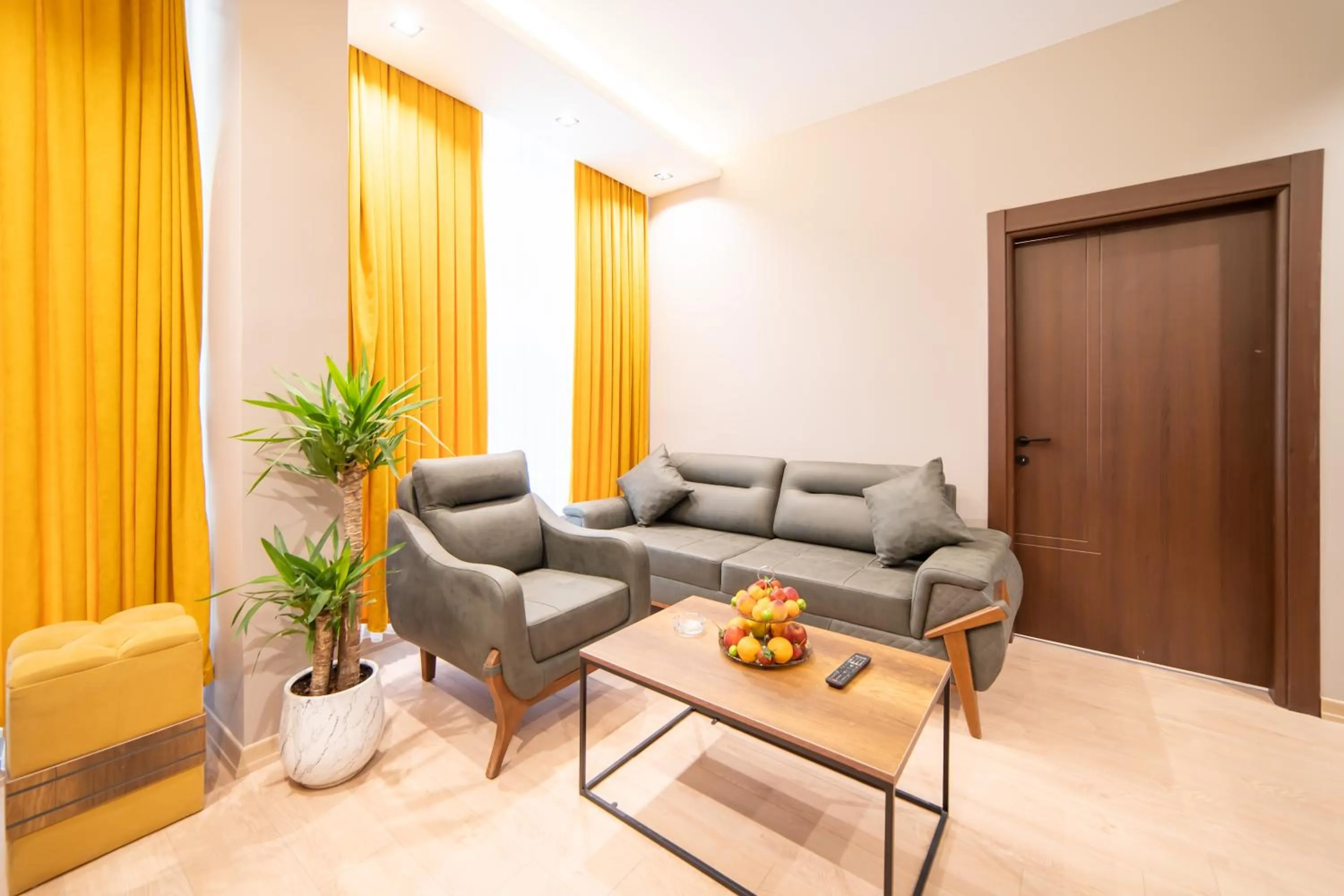 Living room in Garden Room Suit Hotel