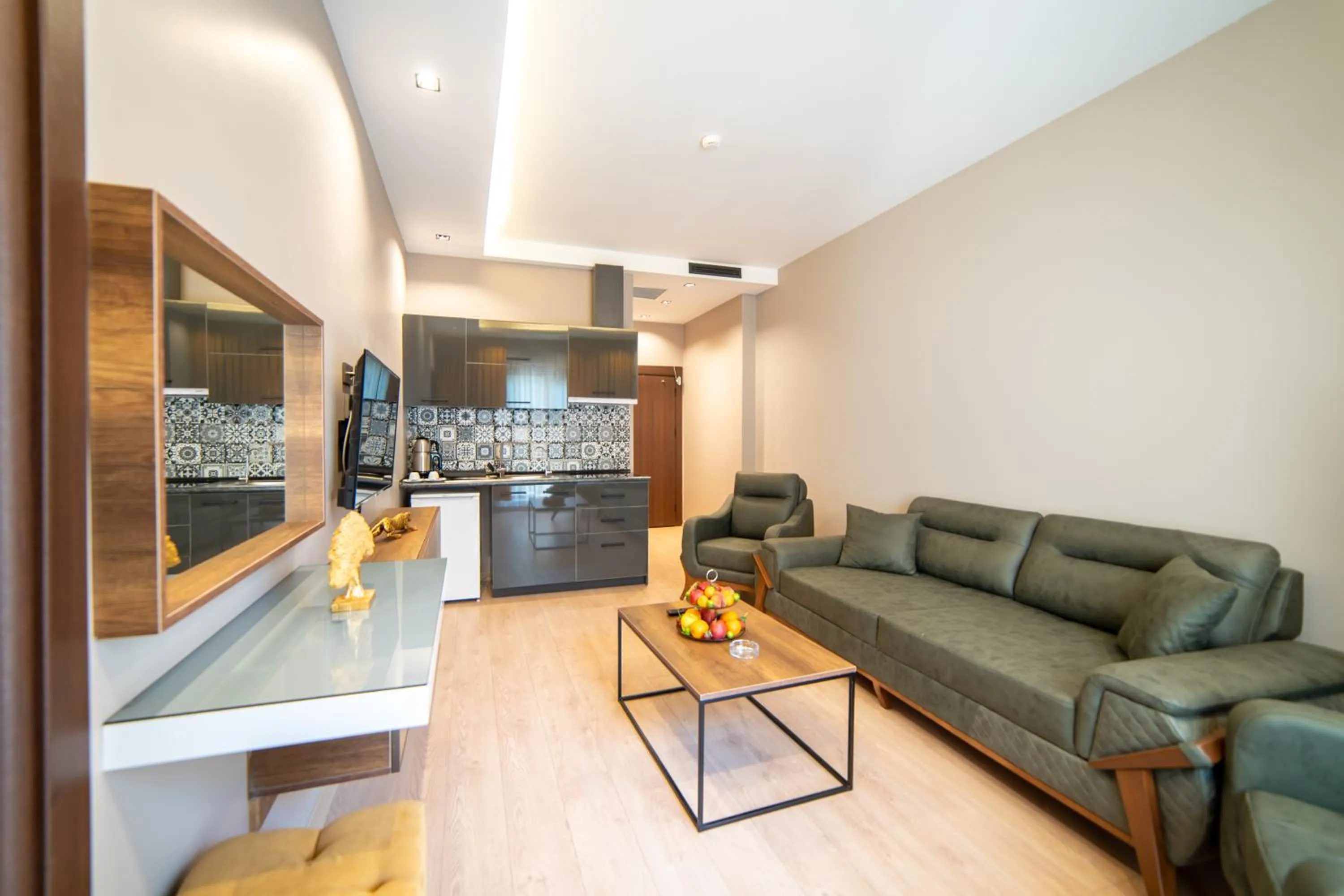 Kitchen or kitchenette in Garden Room Suit Hotel