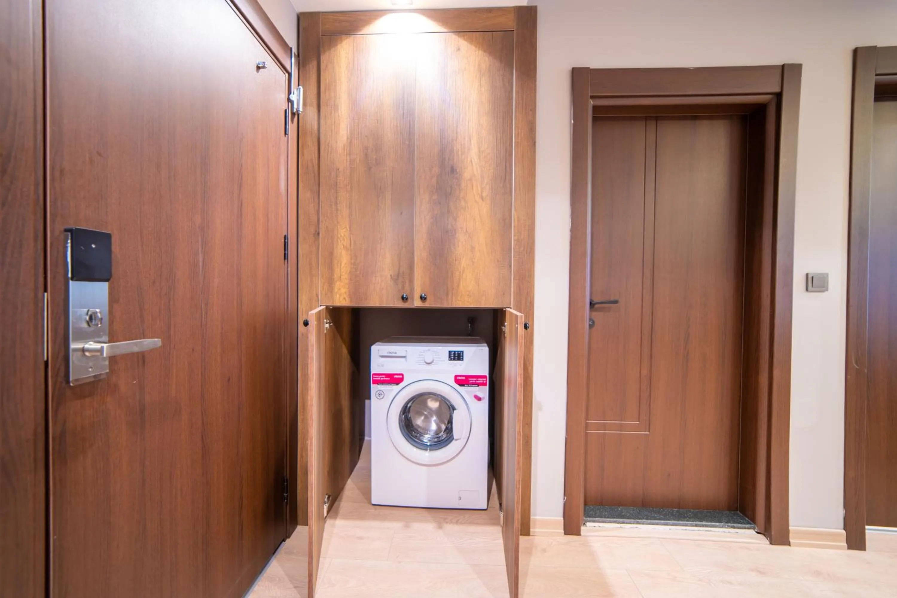 washing machine in Garden Room Suit Hotel