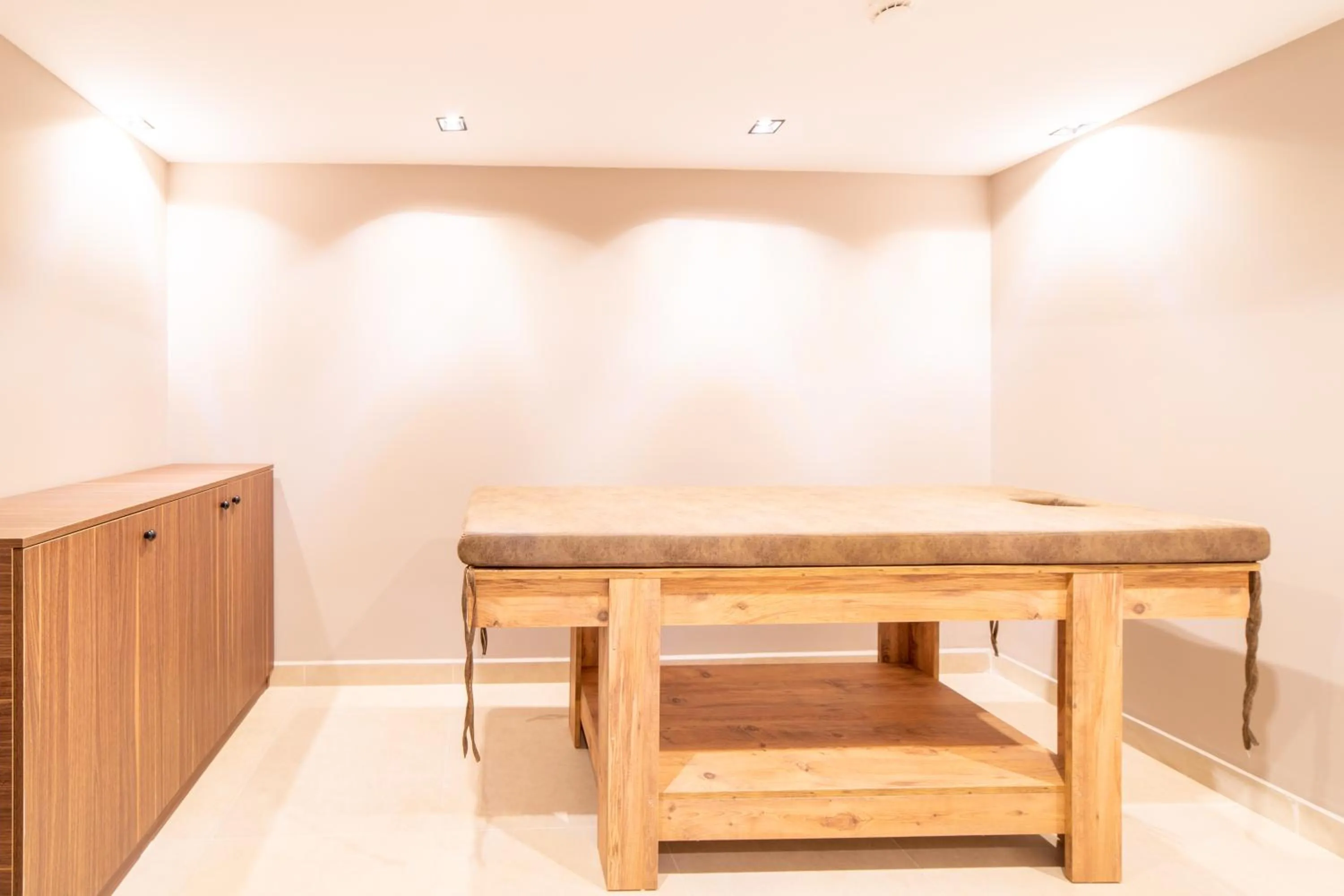 Spa and wellness centre/facilities in Garden Room Suit Hotel