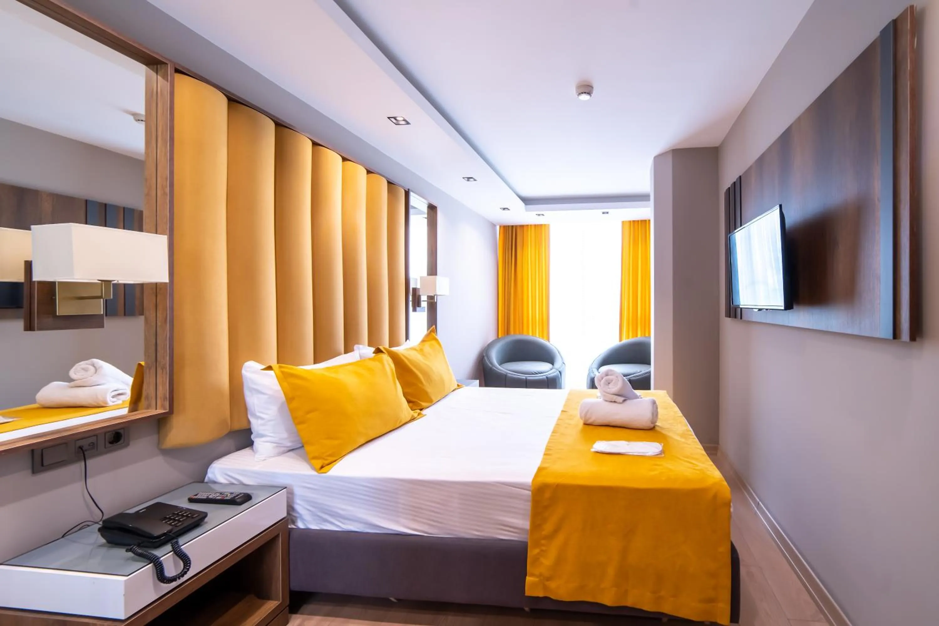 Bed in Garden Room Suit Hotel