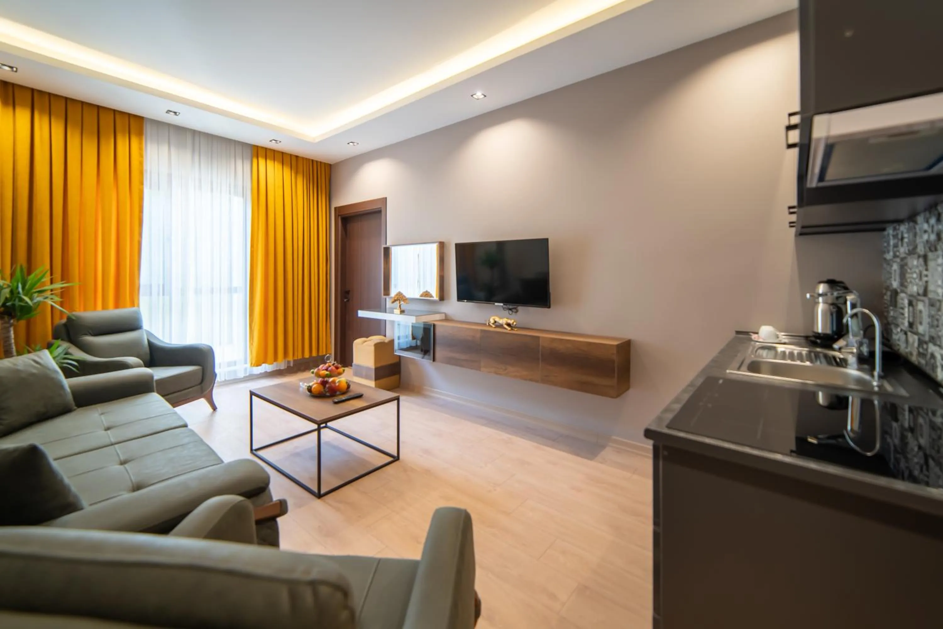 Kitchen or kitchenette in Garden Room Suit Hotel