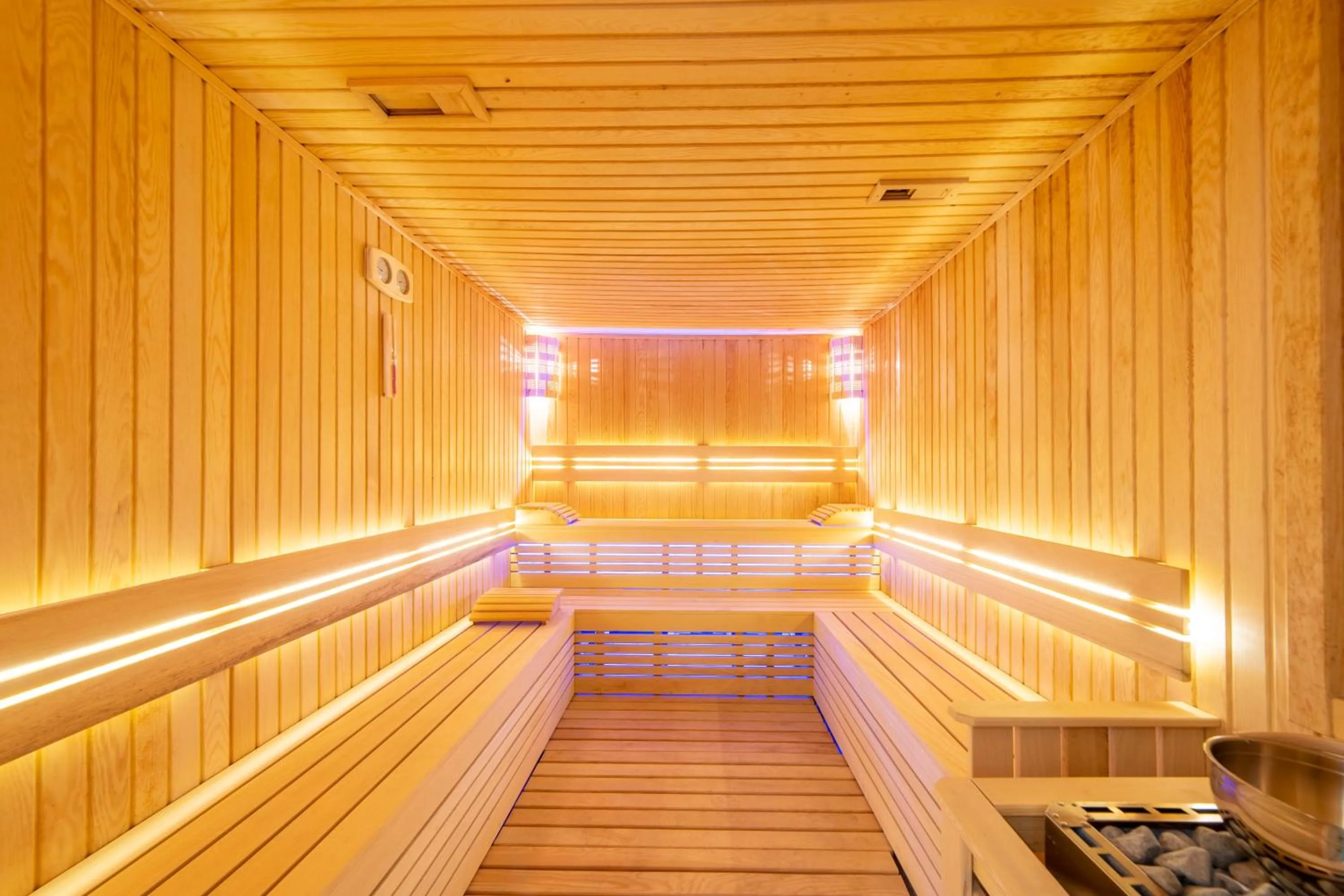 Sauna in Garden Room Suit Hotel