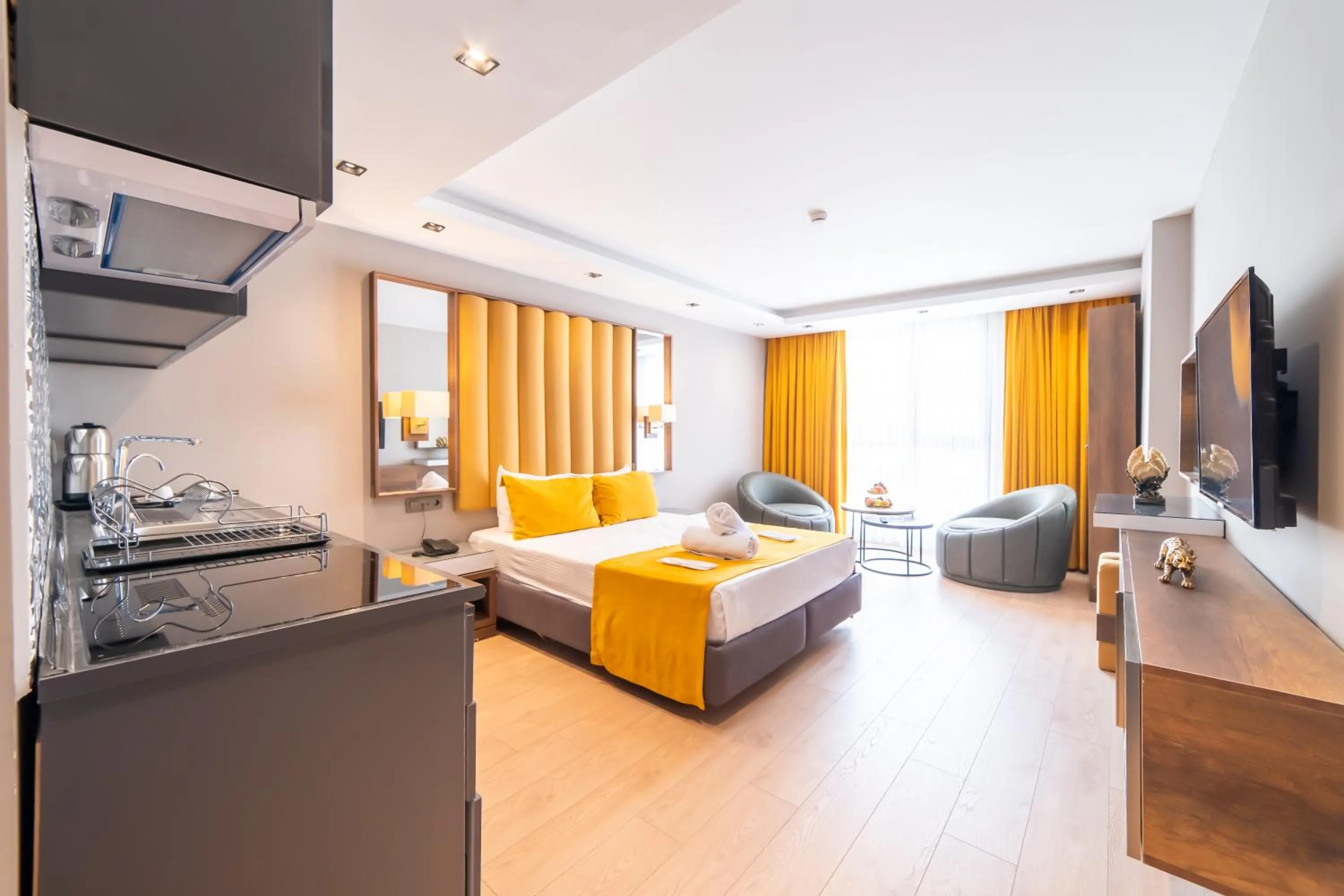 Bed in Garden Room Suit Hotel