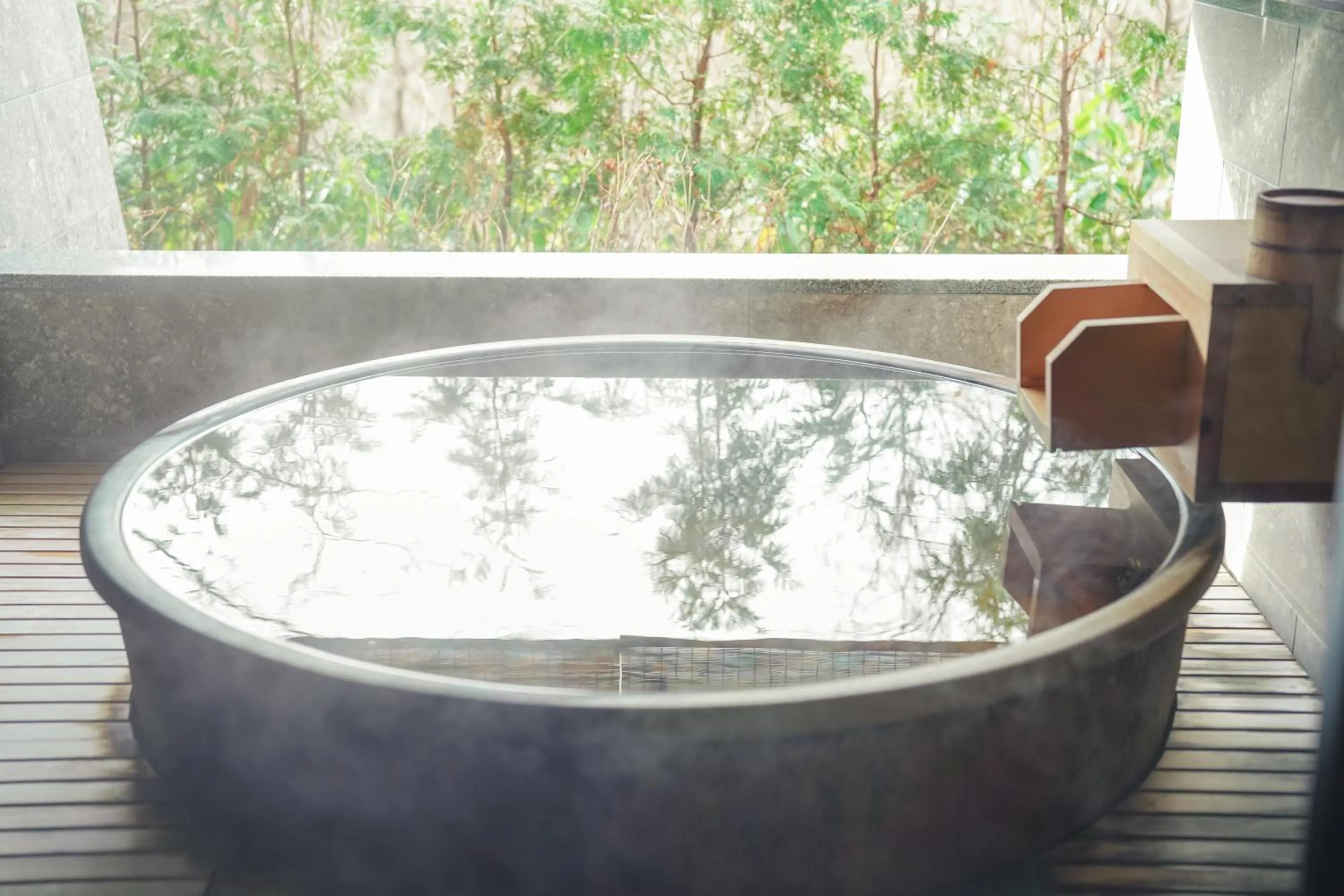 Hot Tub in Jozankei Onsen Yurakusoan