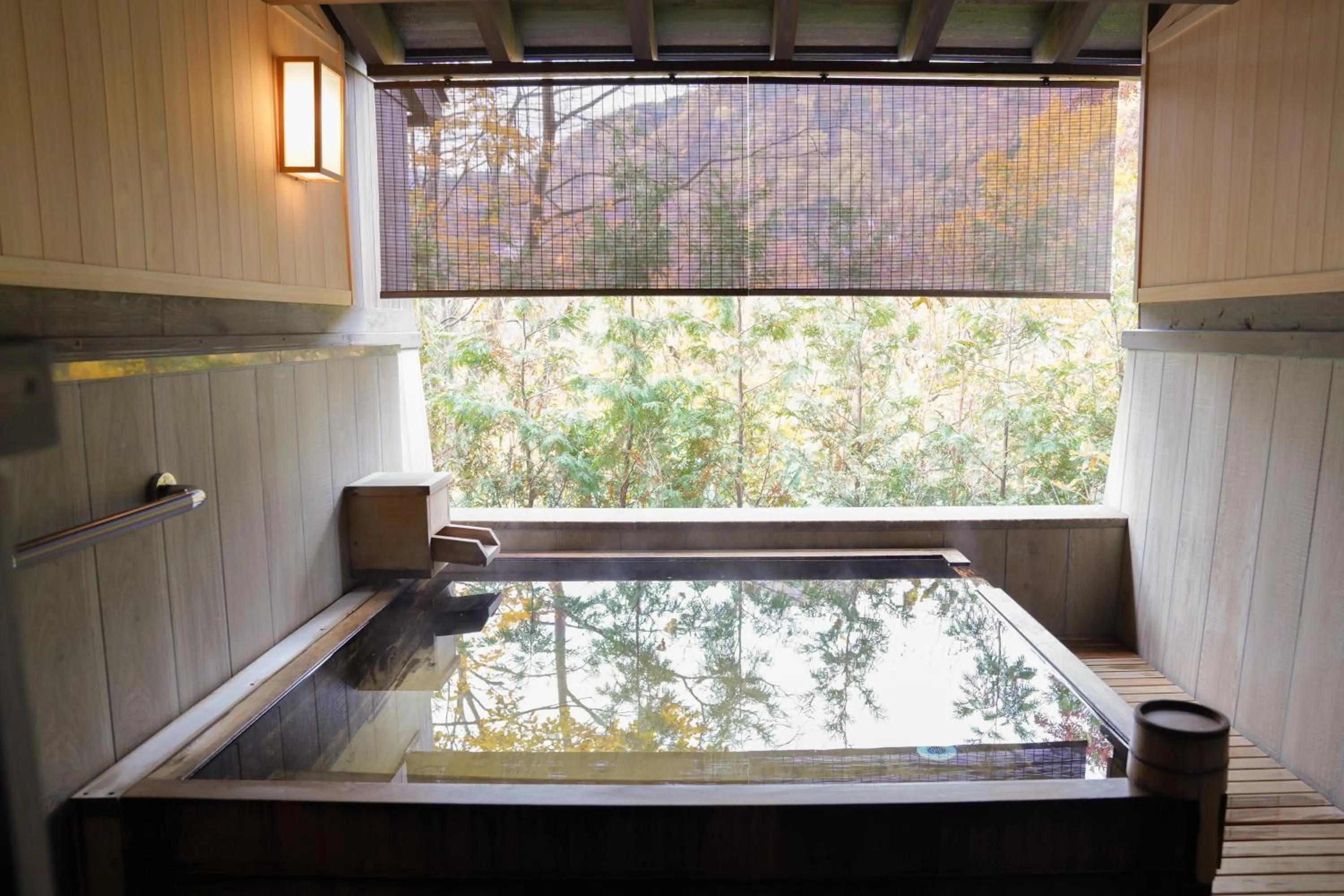 Hot Tub in Jozankei Onsen Yurakusoan