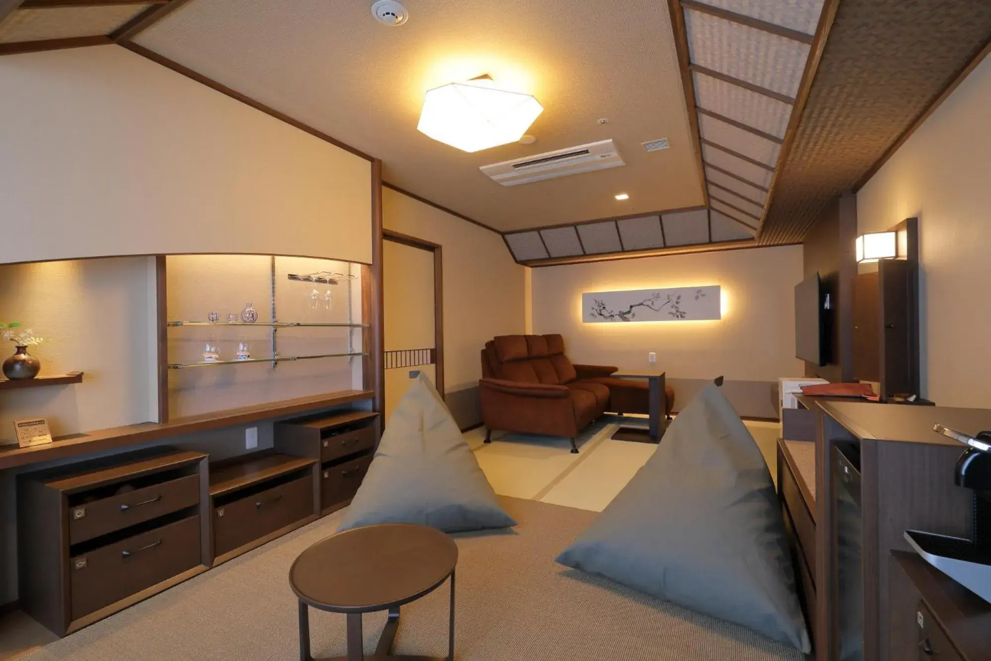 Large Twin Room in Jozankei Onsen Yurakusoan Large Twin Room in Jozankei Onsen Yurakusoan