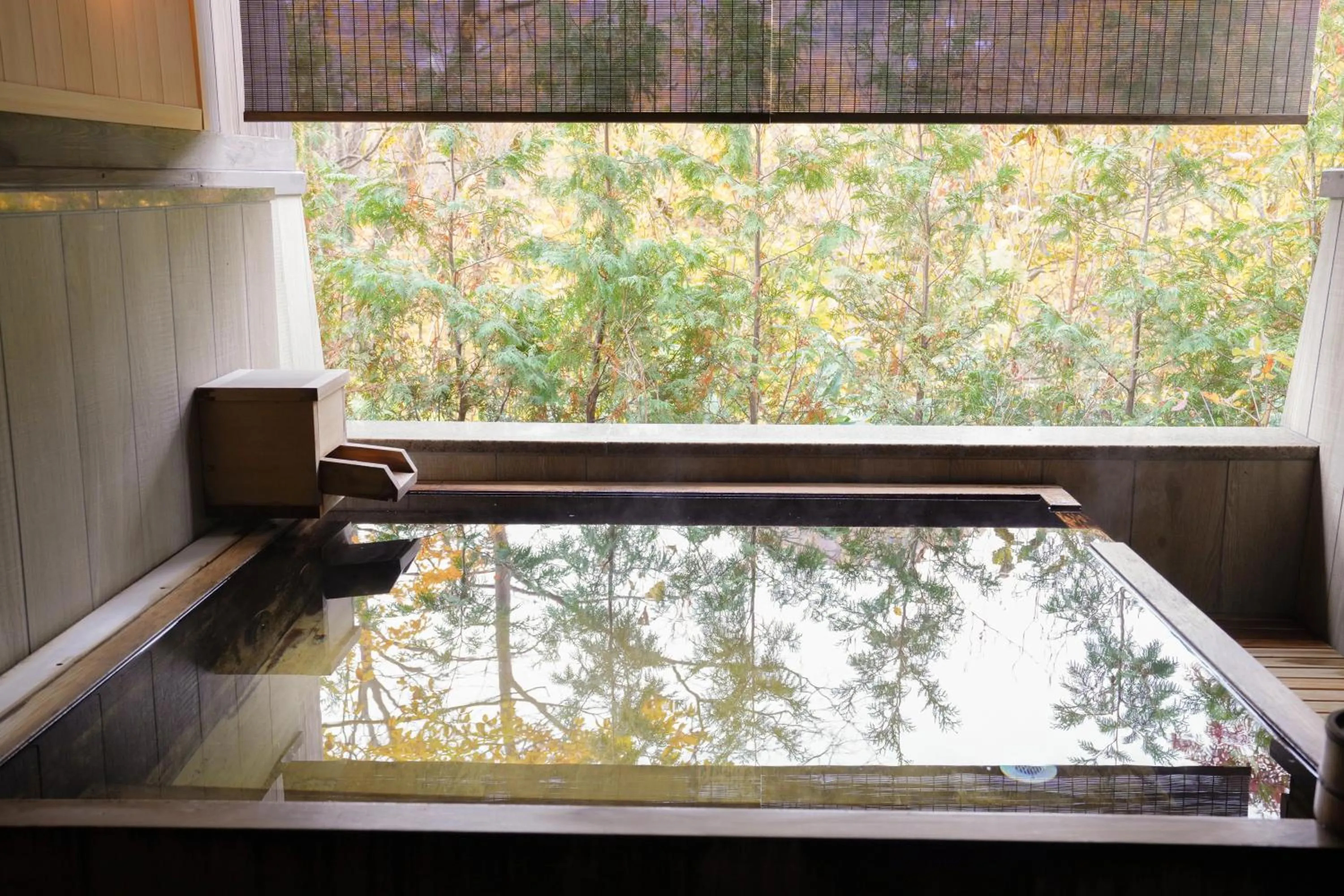 Hot Tub in Jozankei Onsen Yurakusoan