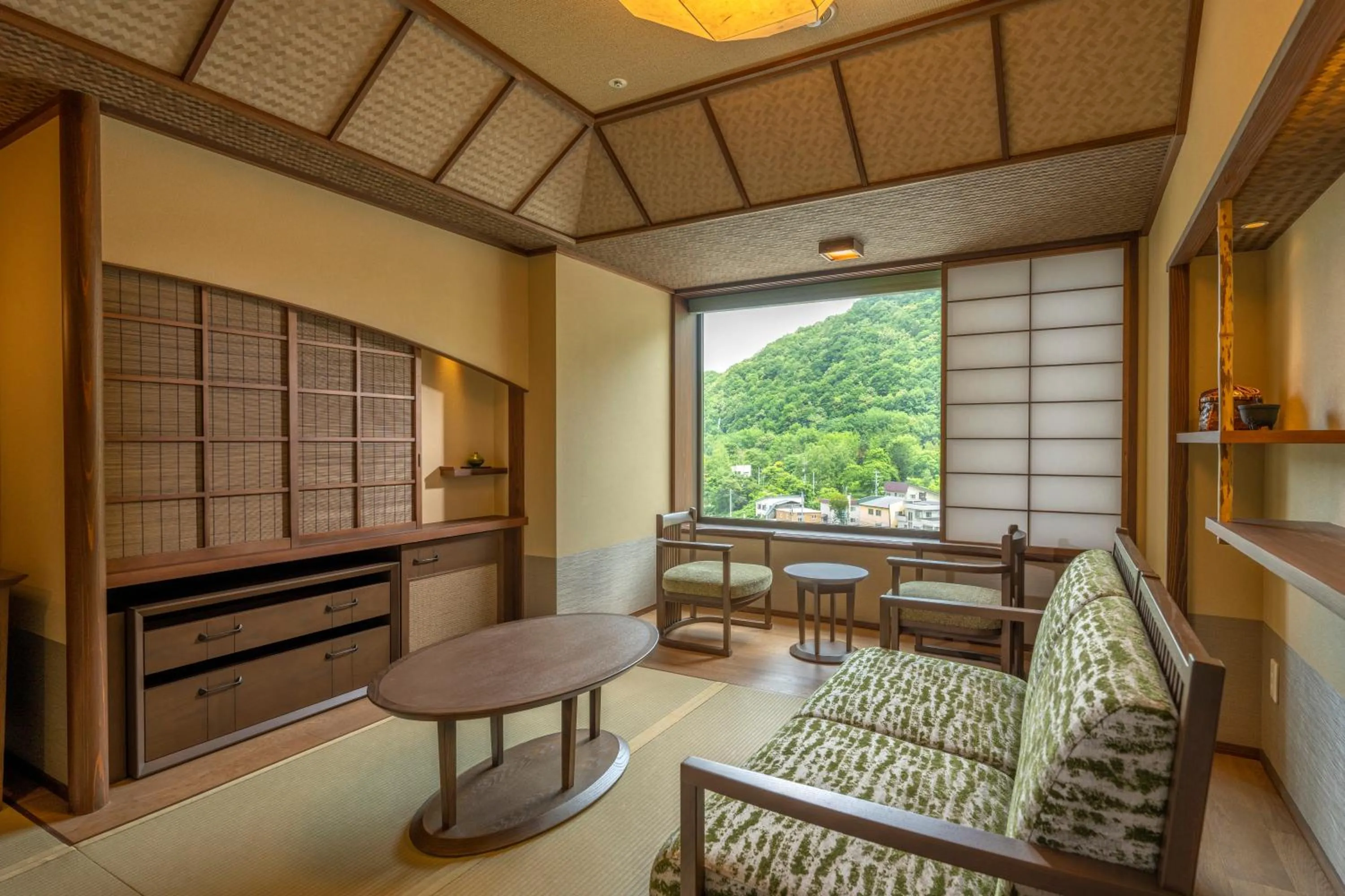 Photo of the whole room in Jozankei Onsen Yurakusoan