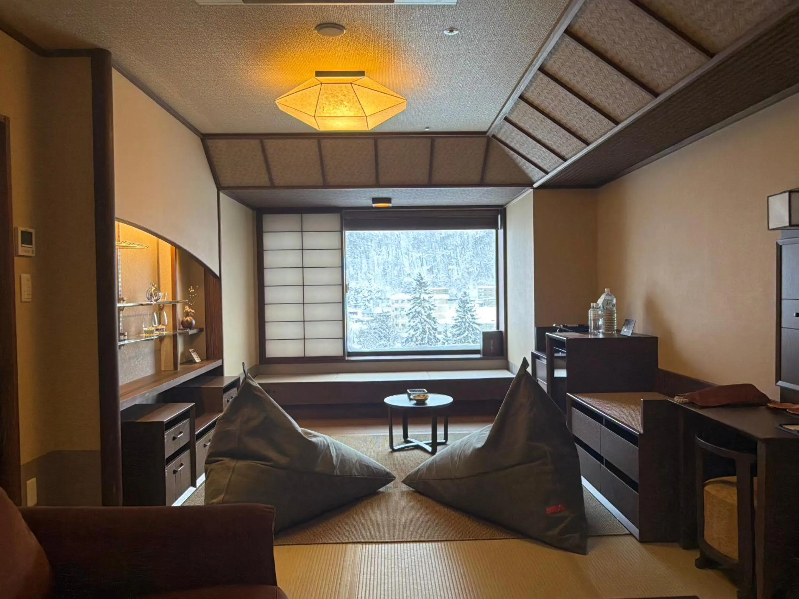 Living room, Bed in Jozankei Onsen Yurakusoan