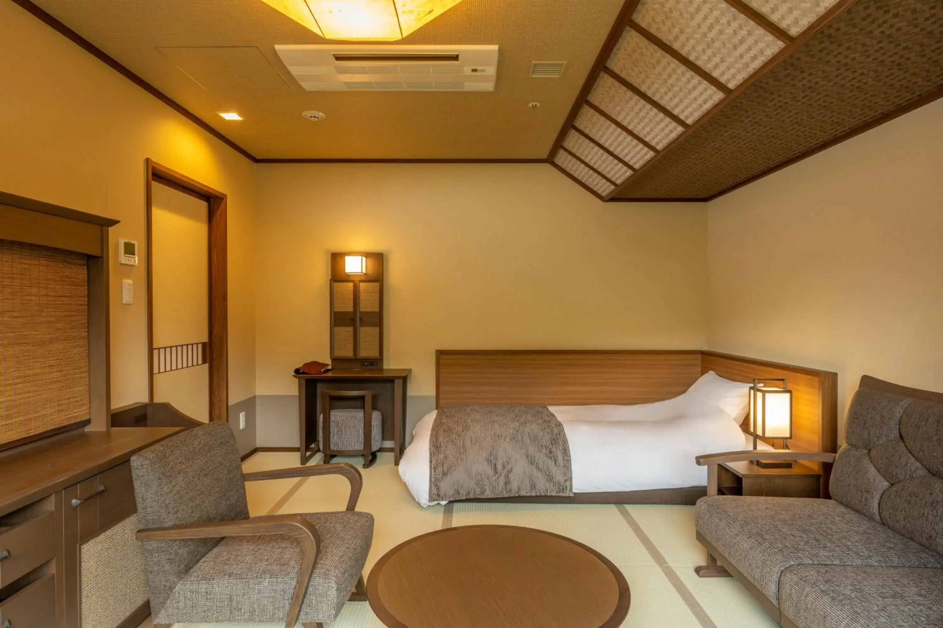 Triple Room with Hot Spring Bath in Jozankei Onsen Yurakusoan Triple Room with Hot Spring Bath in Jozankei Onsen Yurakusoan