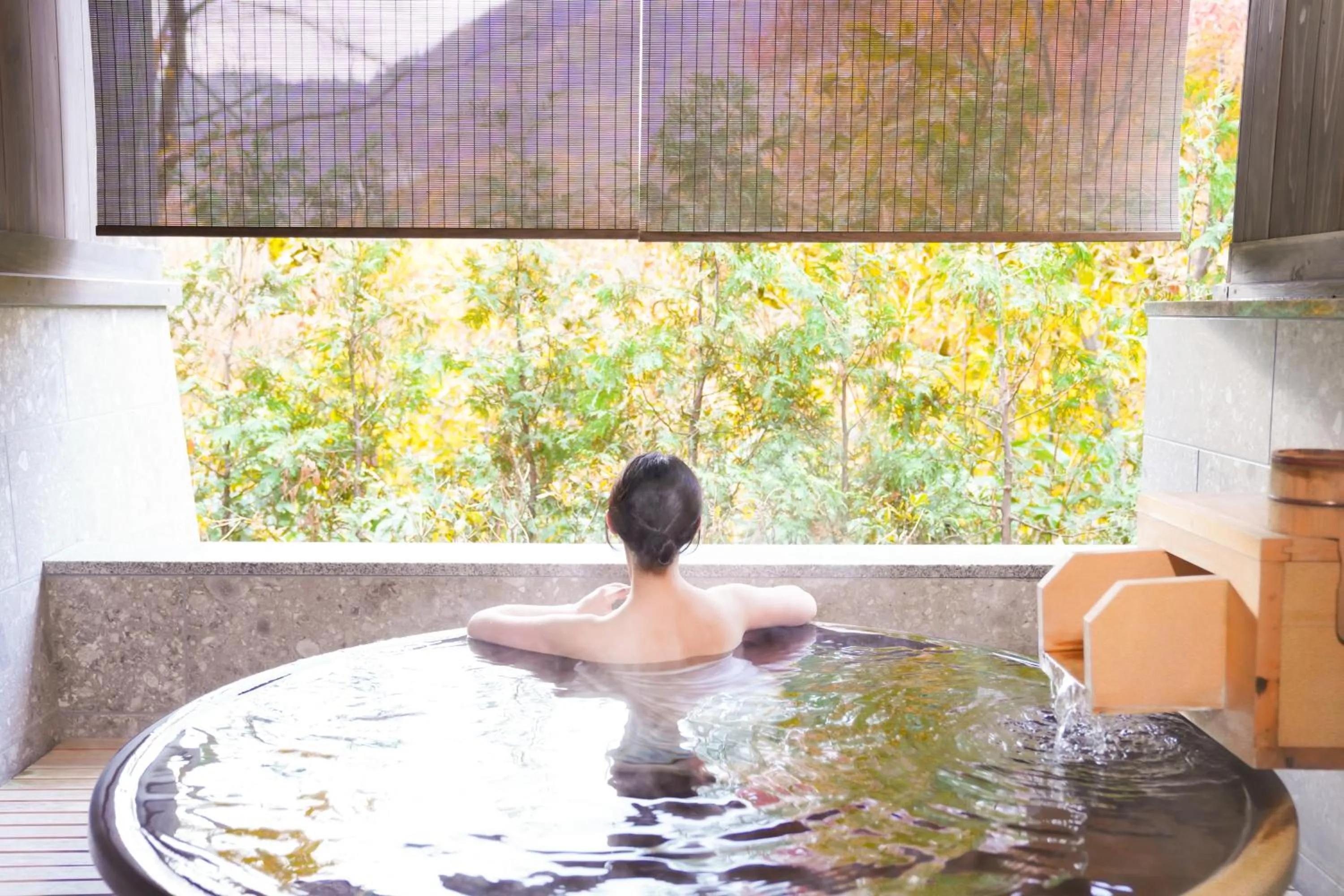 Hot Spring Bath in Jozankei Onsen Yurakusoan