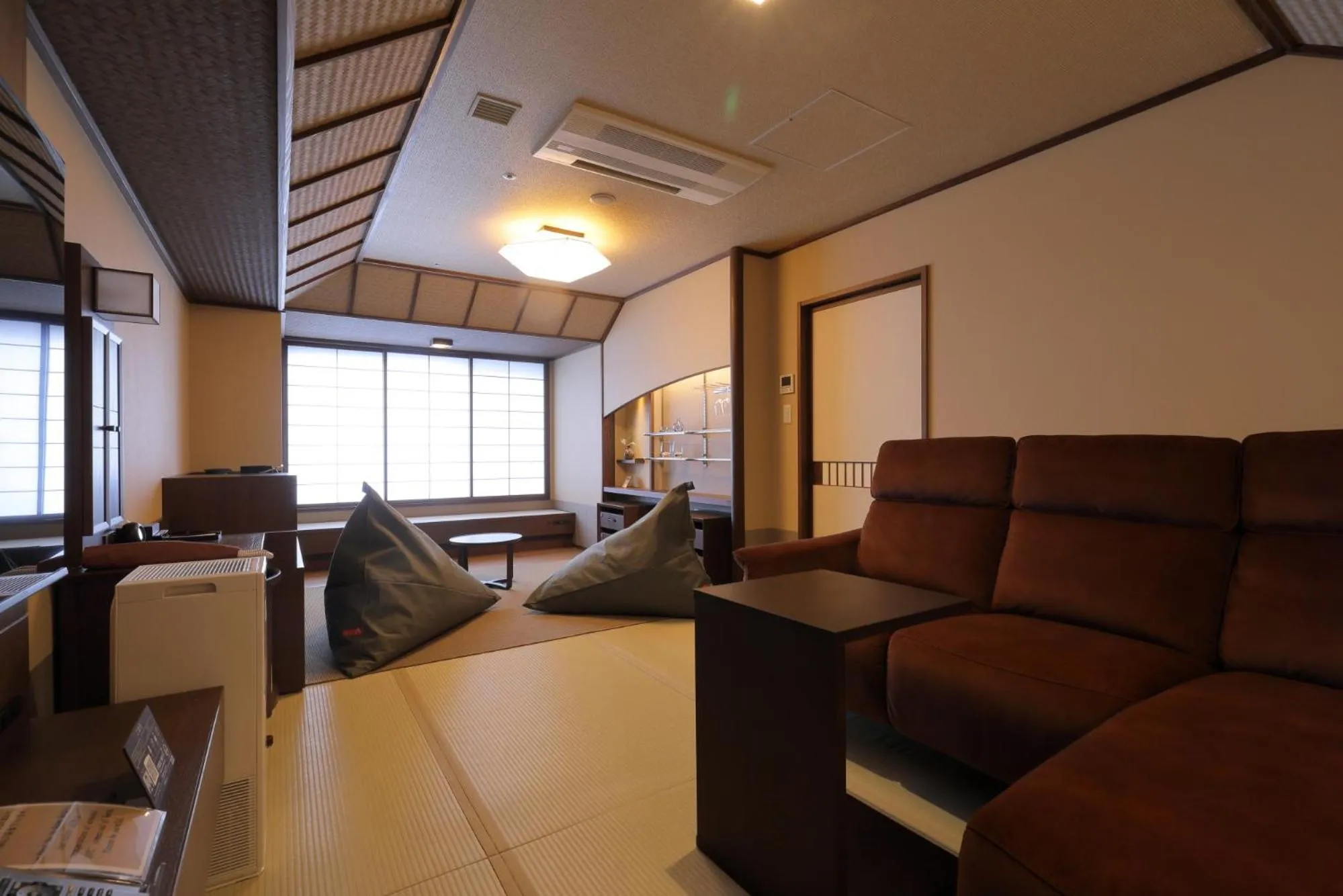 Photo of the whole room in Jozankei Onsen Yurakusoan