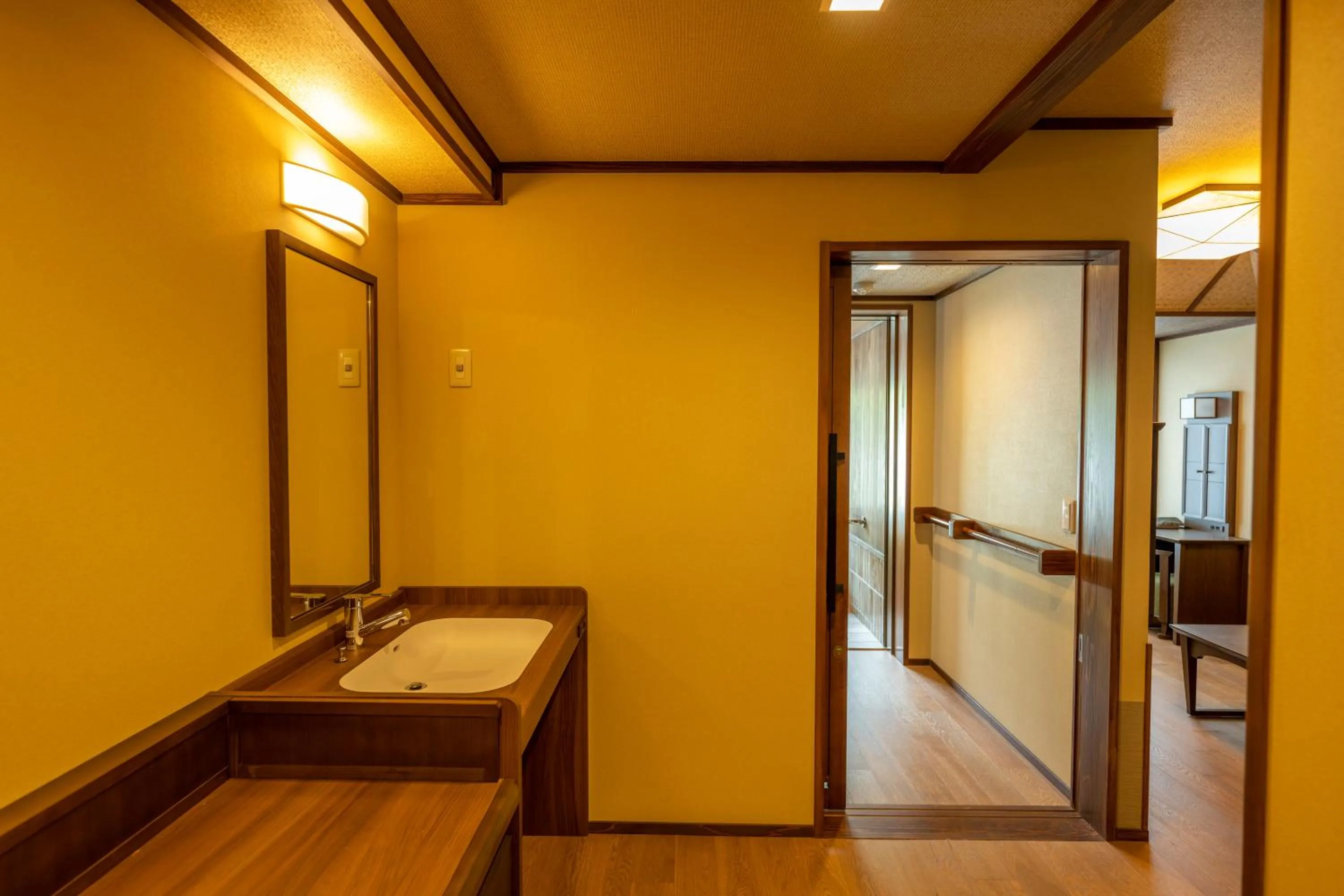 Photo of the whole room in Jozankei Onsen Yurakusoan