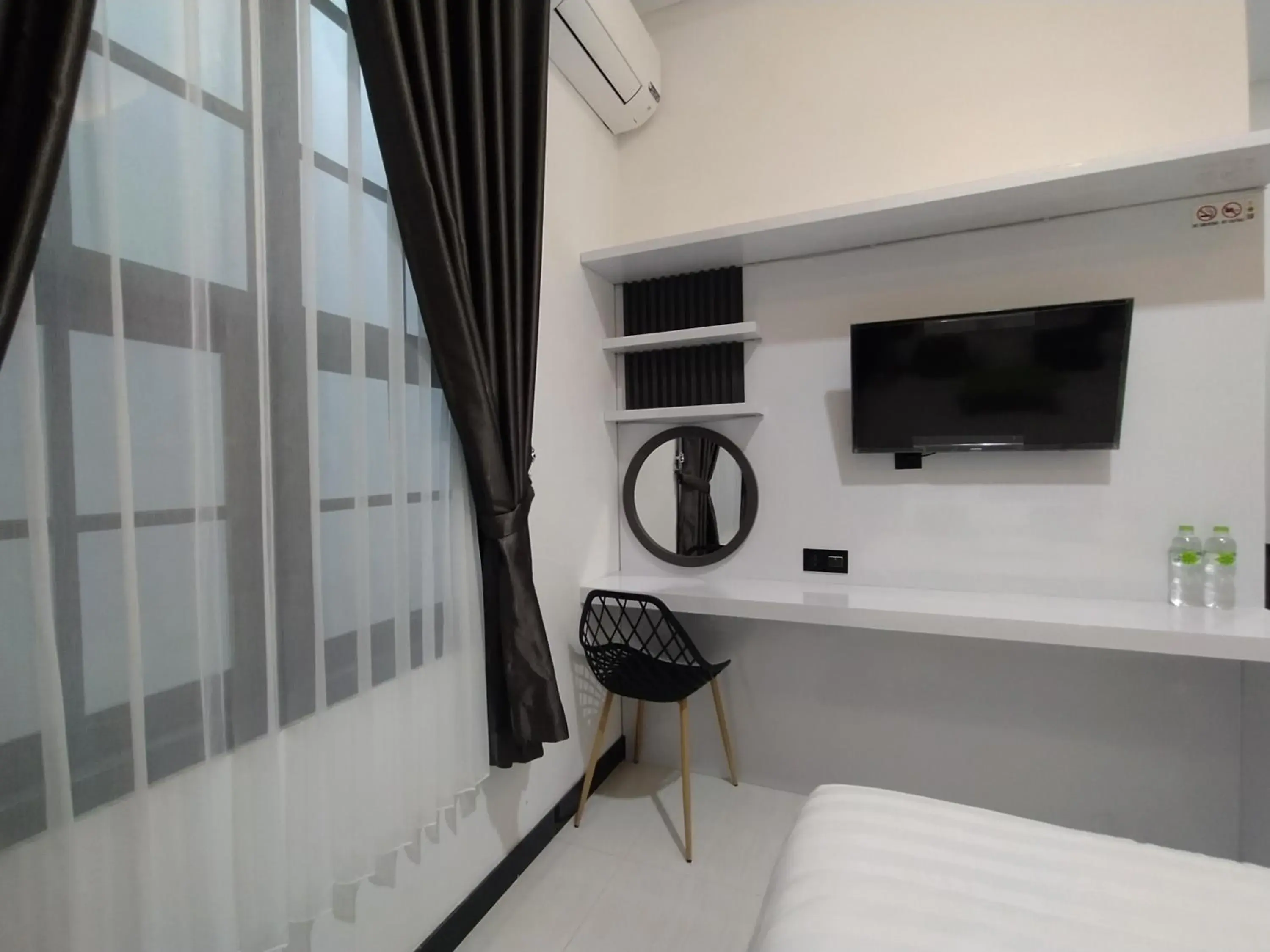 TV and multimedia, Bed in Urbanview Badran Residence Syariah Manahan TV and multimedia, Bed in Urbanview Badran Residence Syariah Manahan