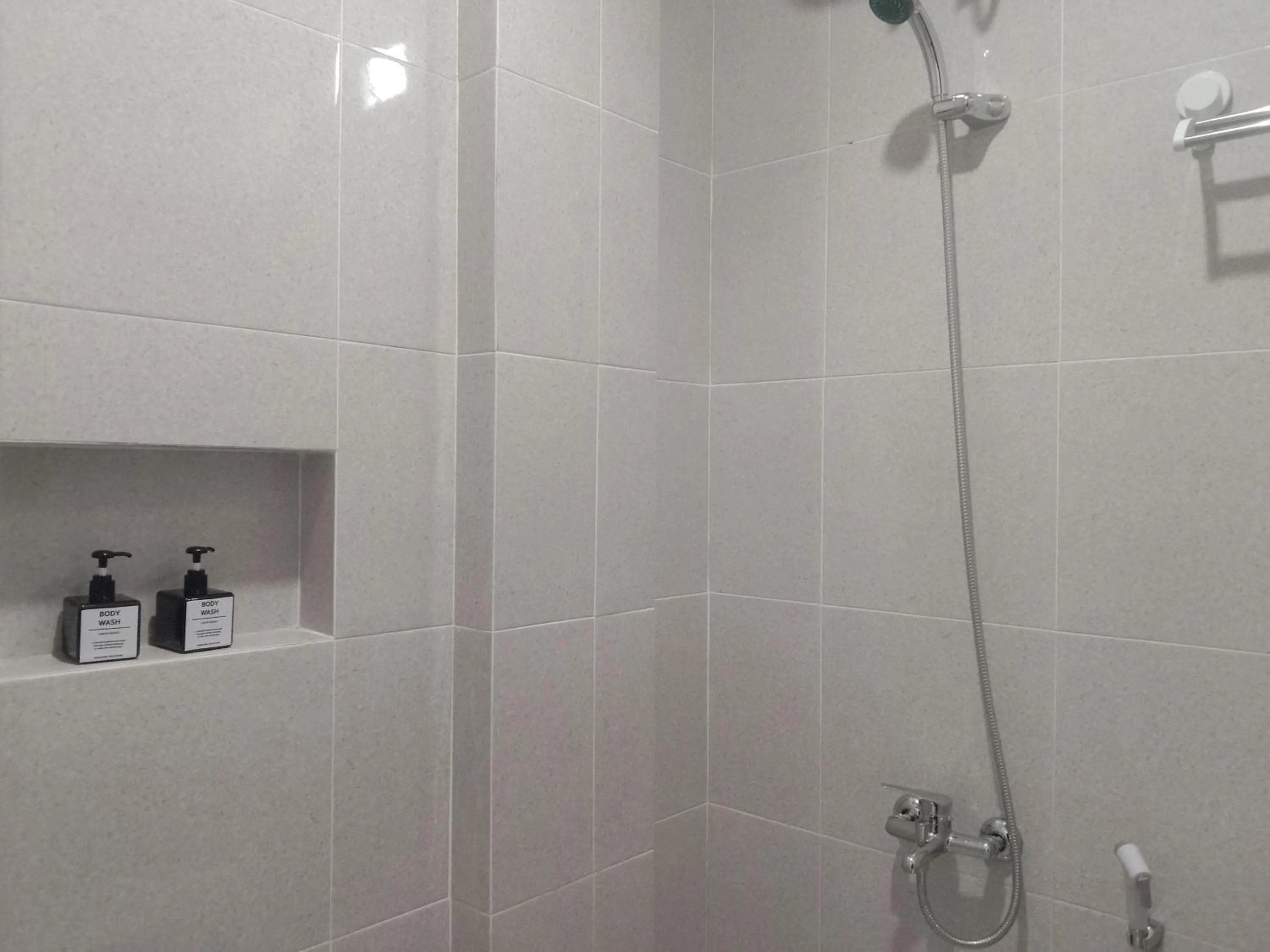 Bathroom in Urbanview Badran Residence Syariah Manahan