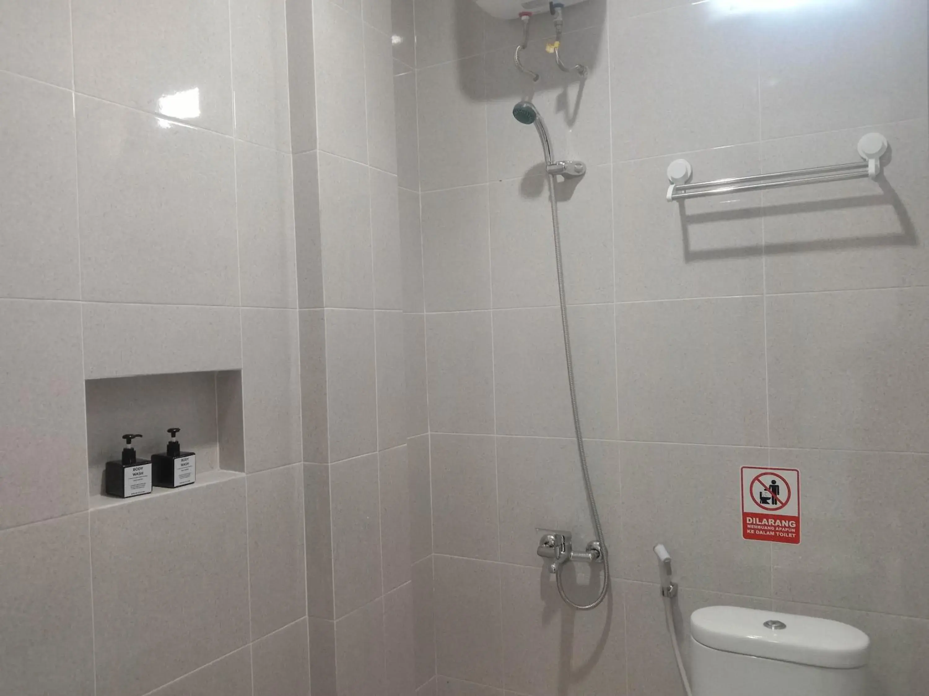 Bathroom in Urbanview Badran Residence Syariah Manahan Bathroom in Urbanview Badran Residence Syariah Manahan