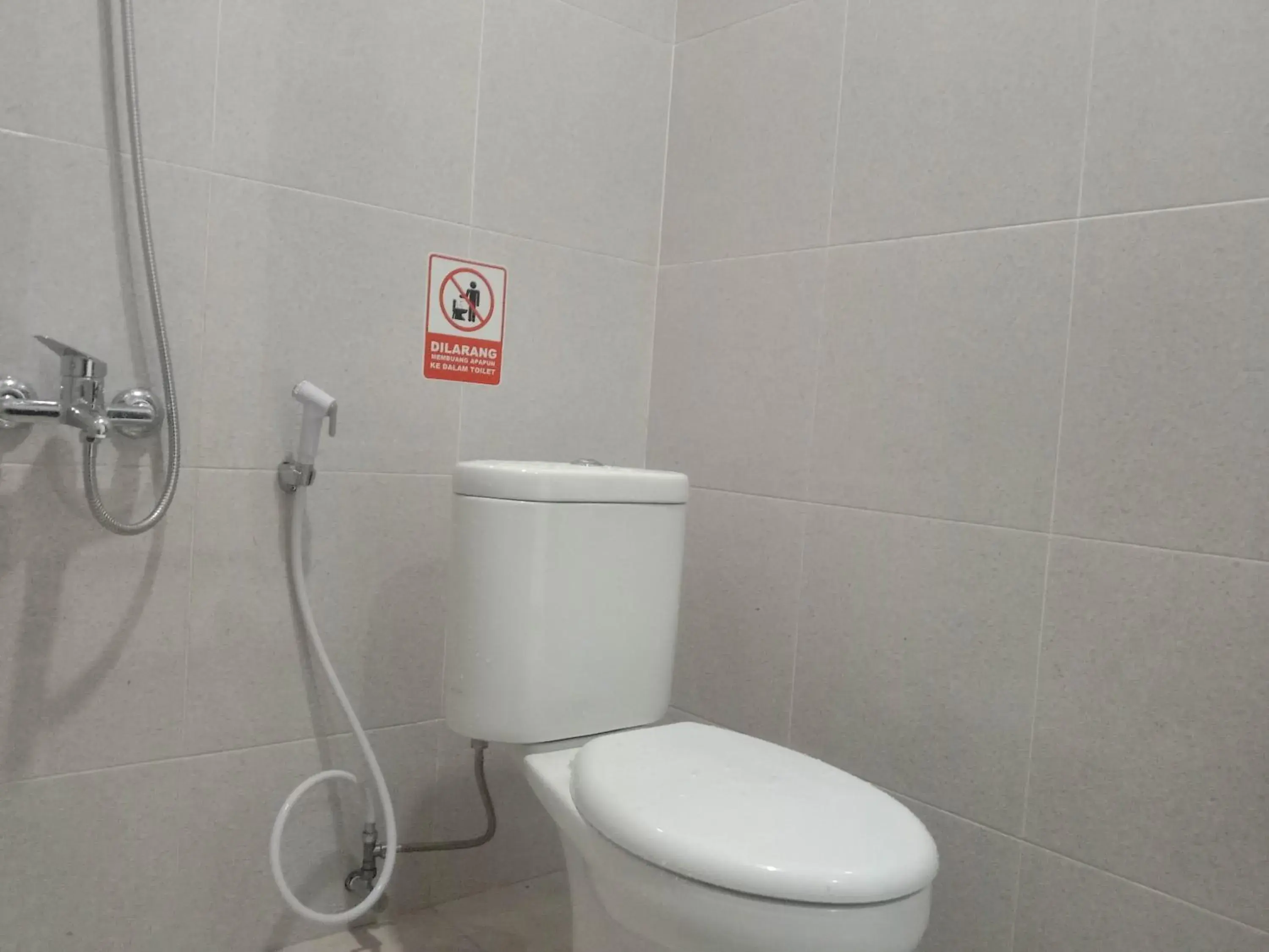 Bathroom in Urbanview Badran Residence Syariah Manahan Bathroom in Urbanview Badran Residence Syariah Manahan