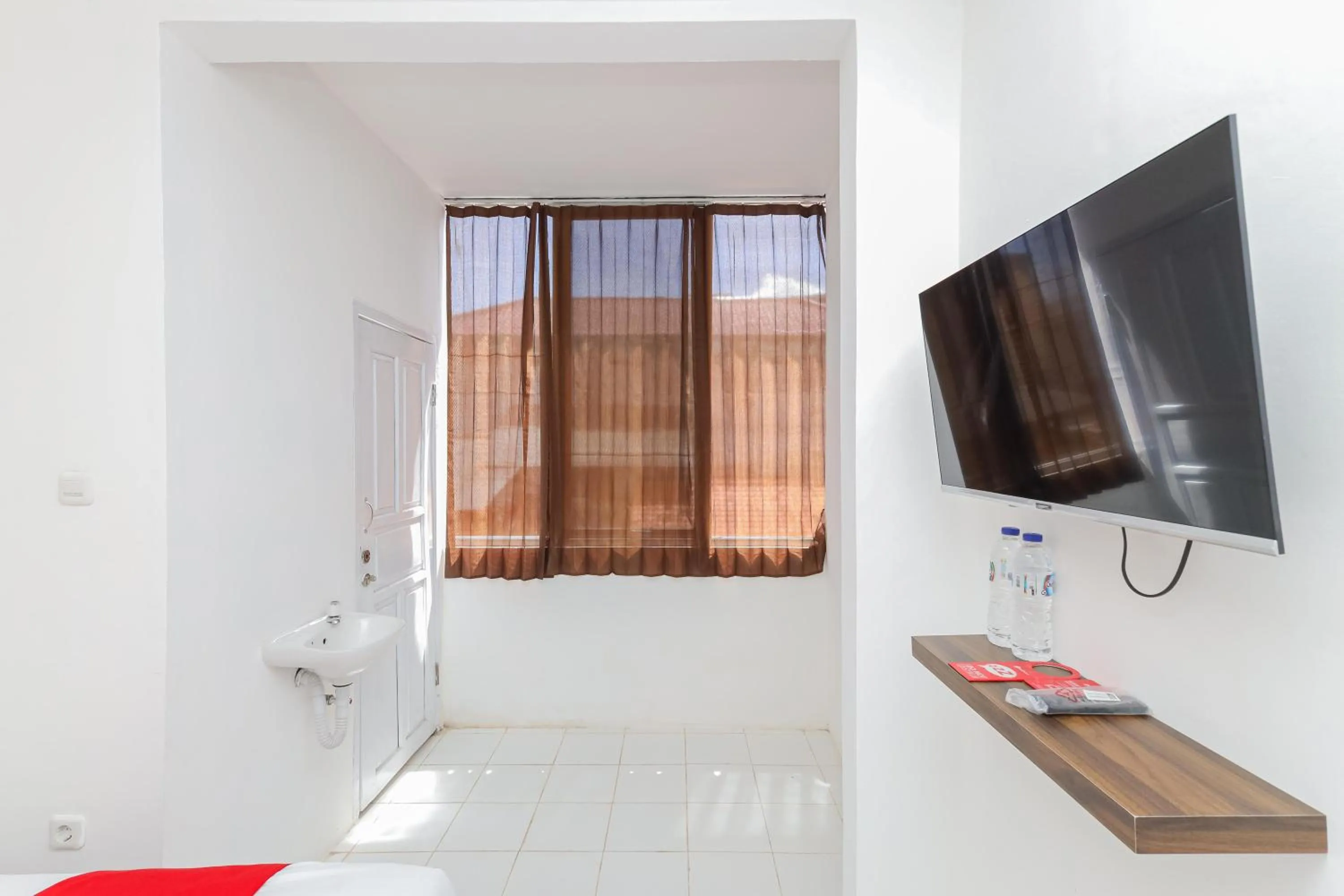 TV and multimedia in RedDoorz near Pasar Lama Serang