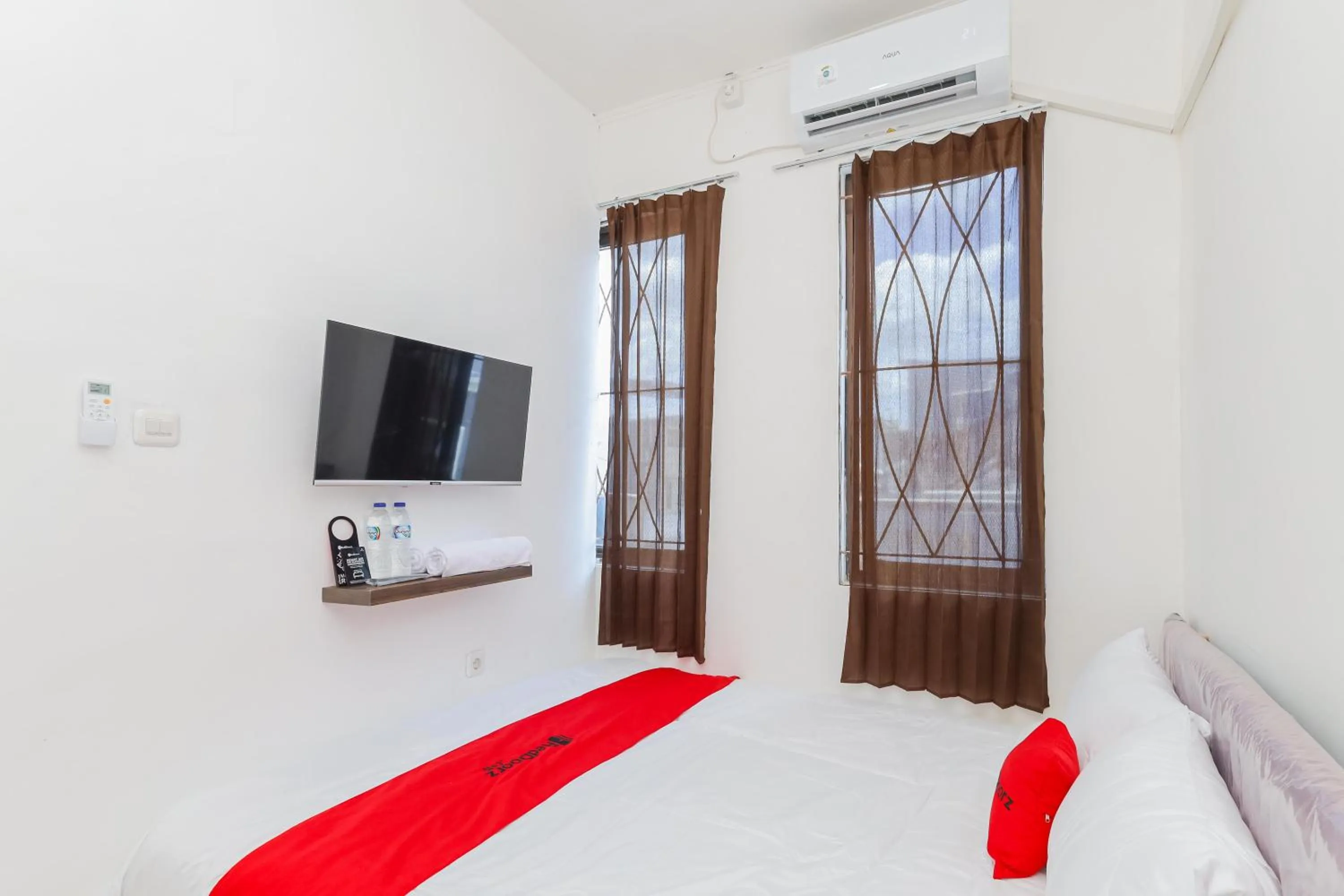 Bedroom, Bed in RedDoorz near Pasar Lama Serang