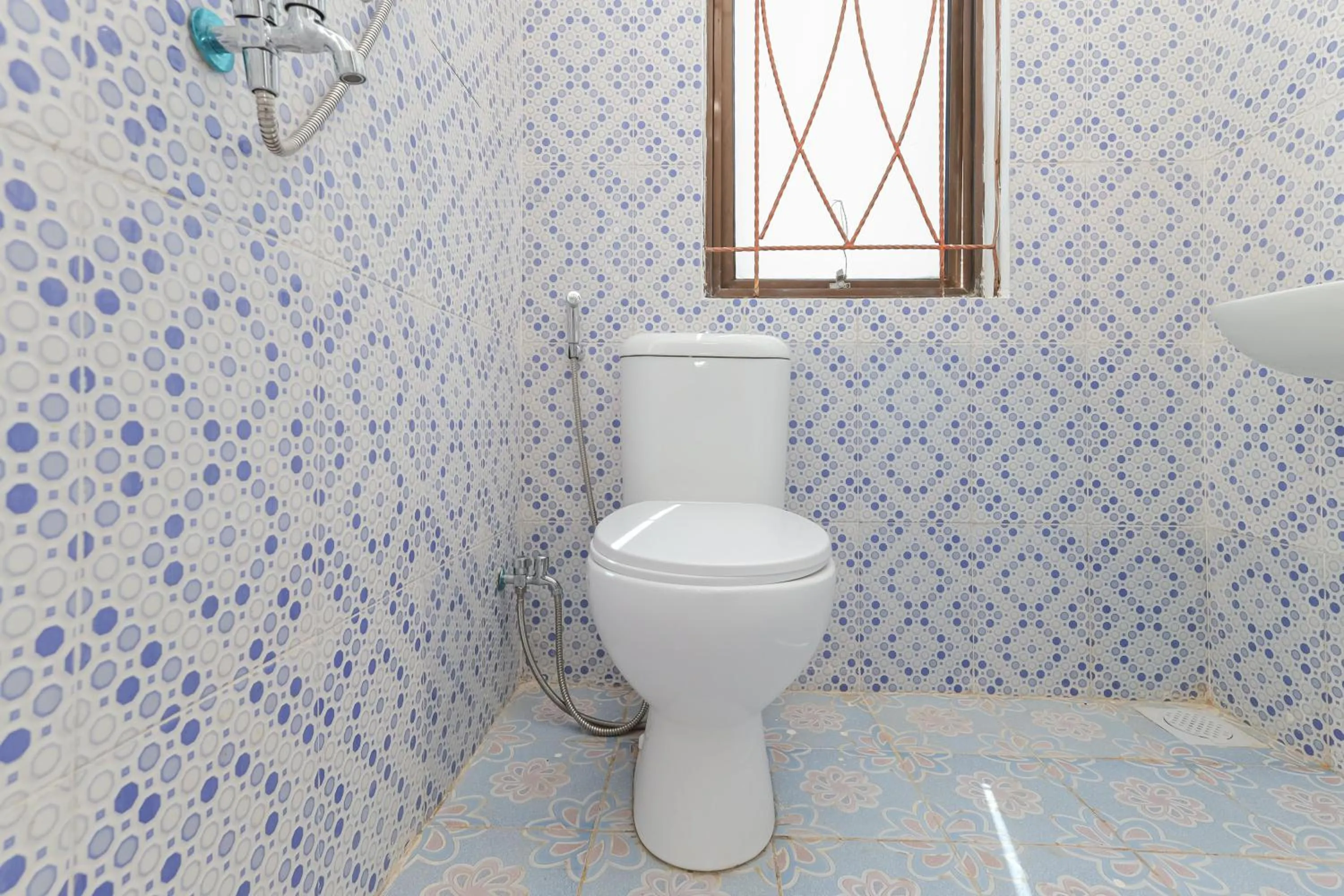 Bathroom in RedDoorz near Pasar Lama Serang