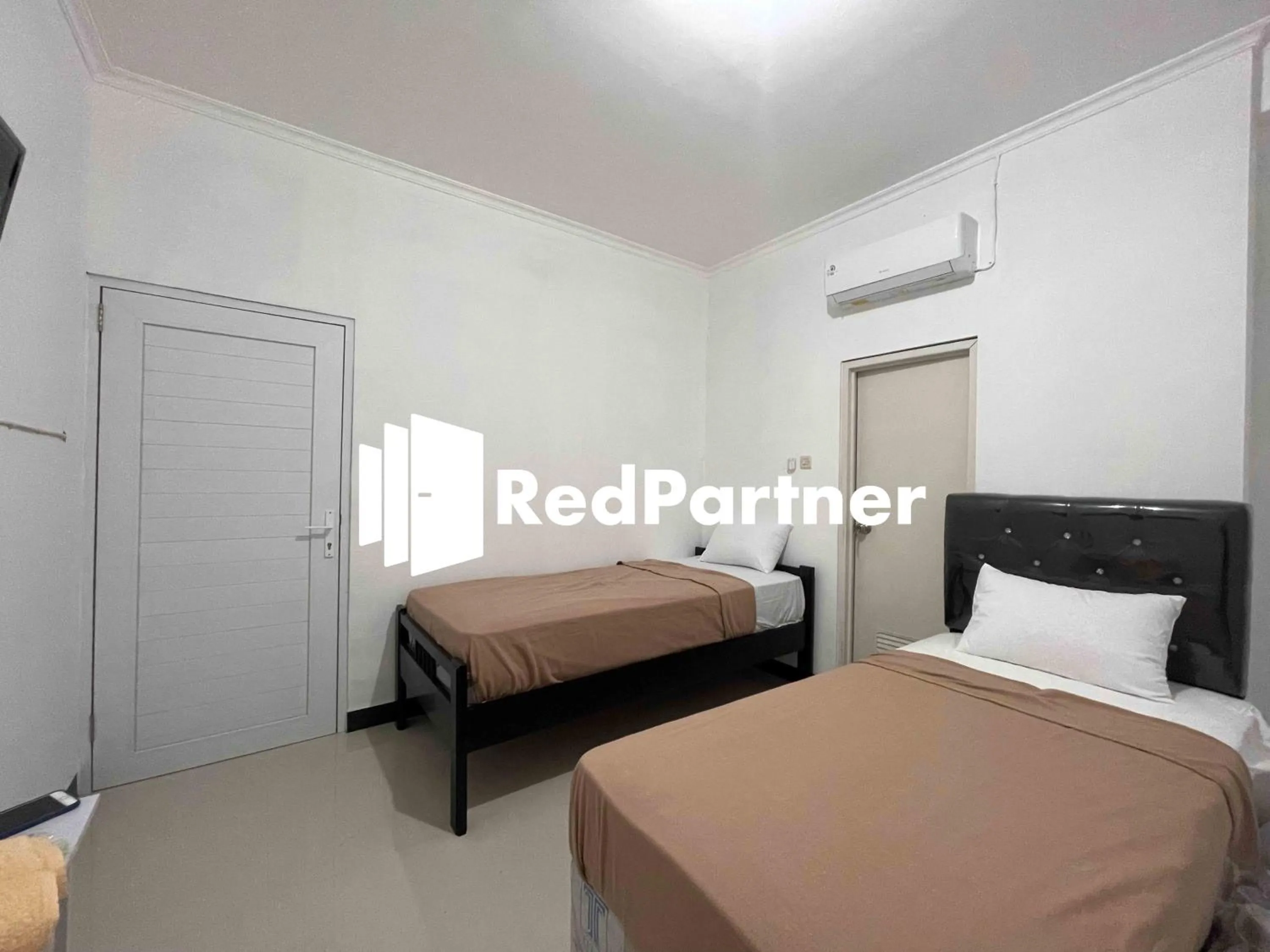 Bedroom, Bed in Hotel Pusponjolo Syariah Semarang Mitra RedDoorz