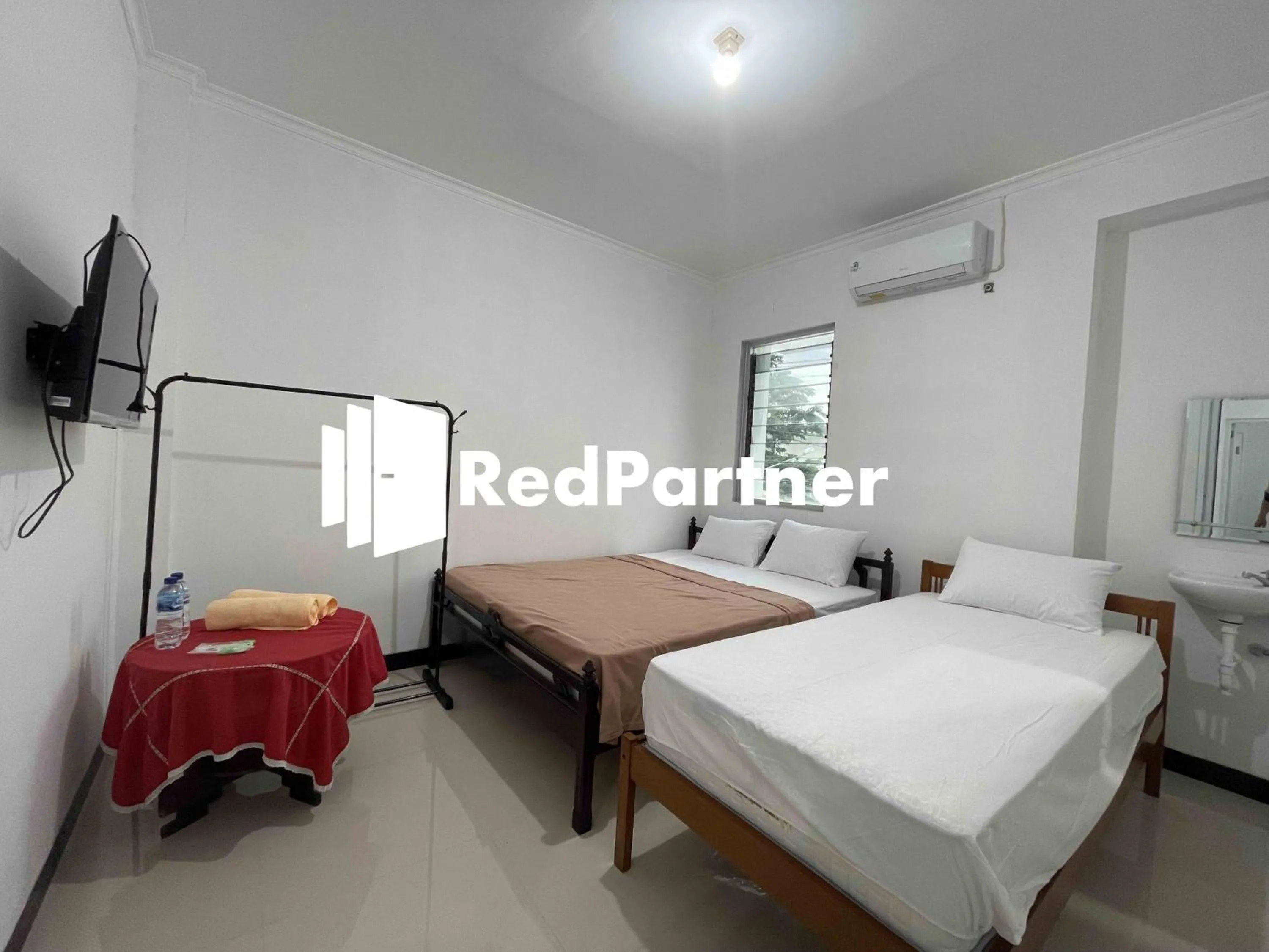 Bedroom, Bed in Hotel Pusponjolo Syariah Semarang Mitra RedDoorz