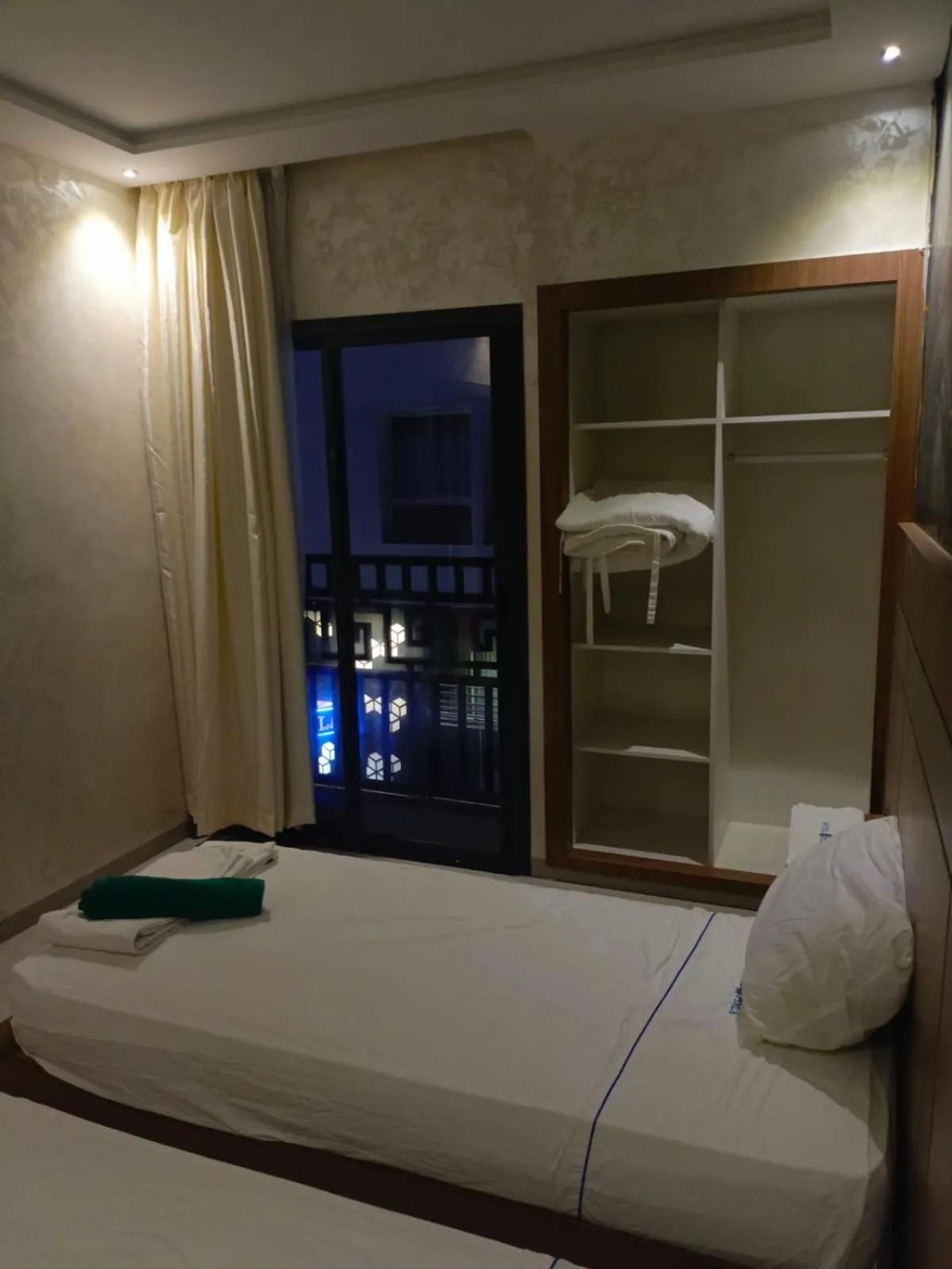 Bed in Hôtel La Perla