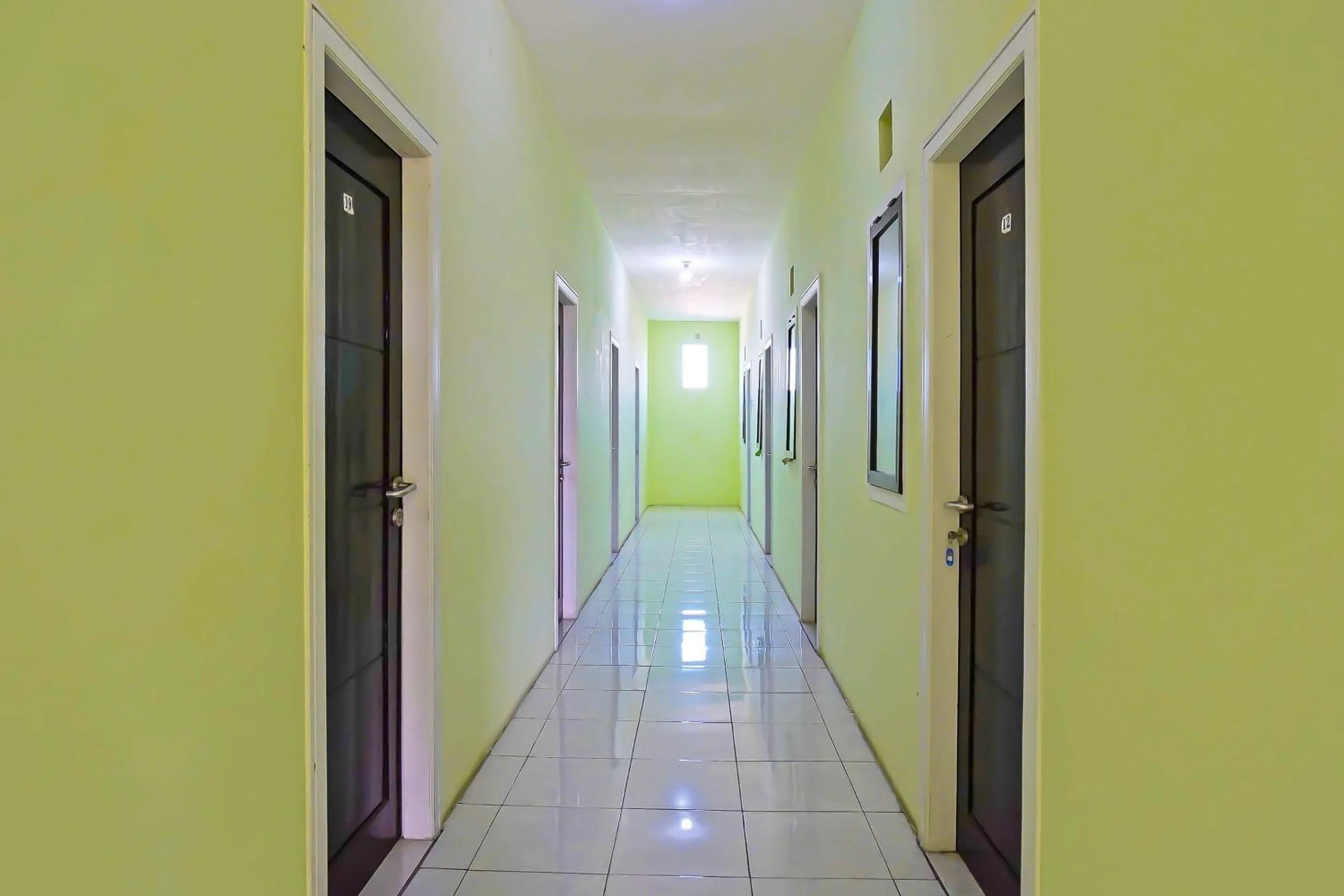 Lobby or reception in OYO Life 92474 Penginapan Rusunawa Ii