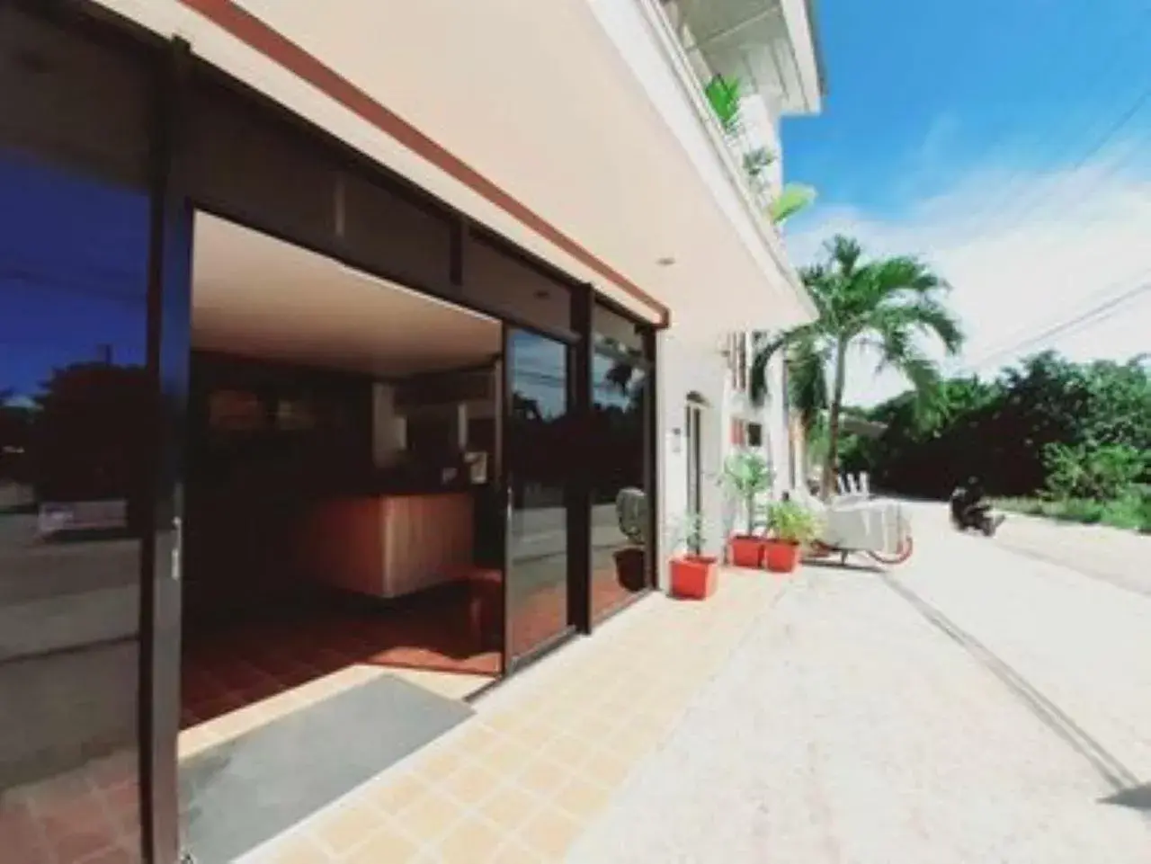 Property building in Alona Rose Hotel by SMS Hospitality Property building in Alona Rose Hotel by SMS Hospitality