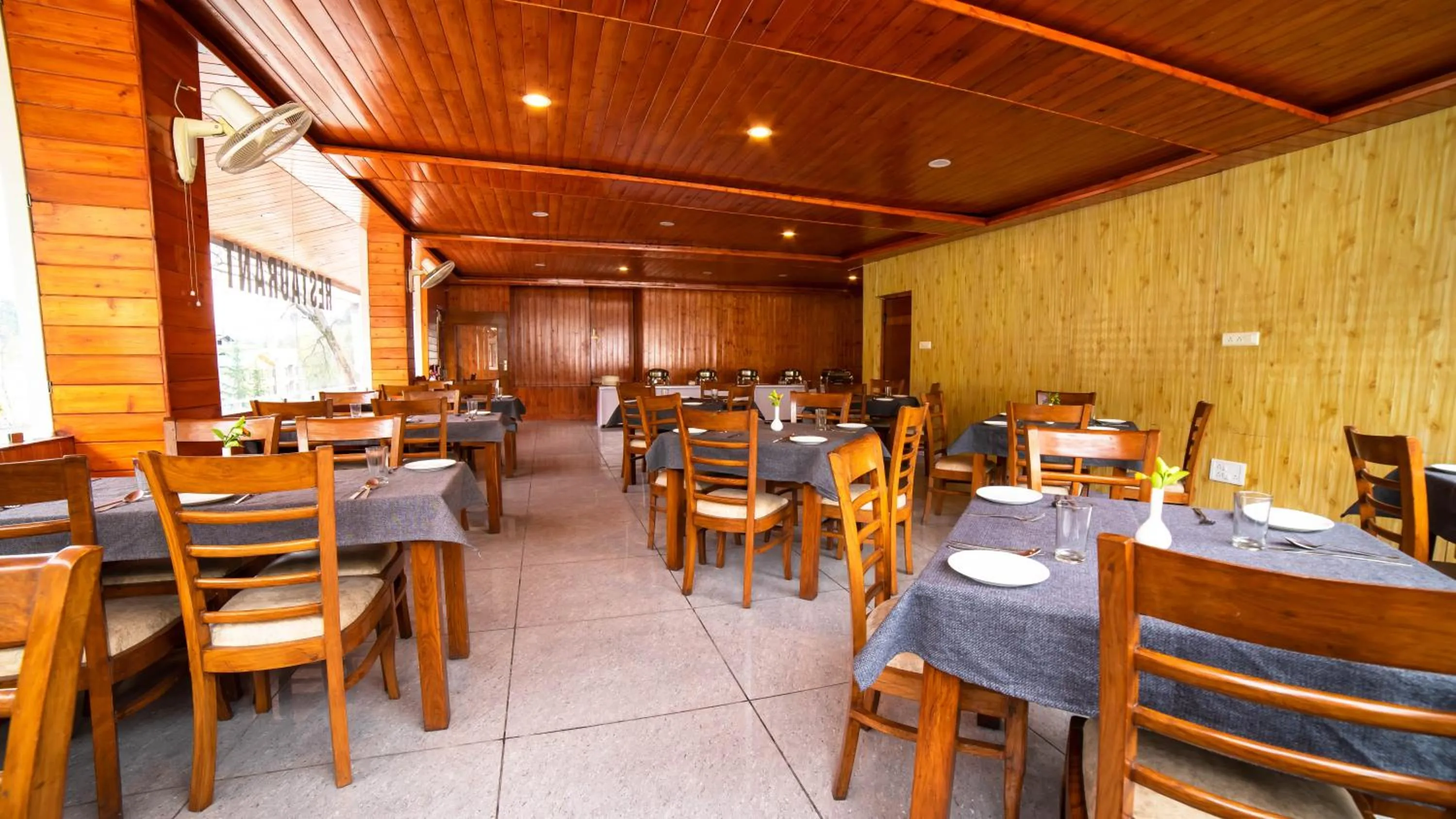 Restaurant/places to eat in Vaayu Resorts And Spa