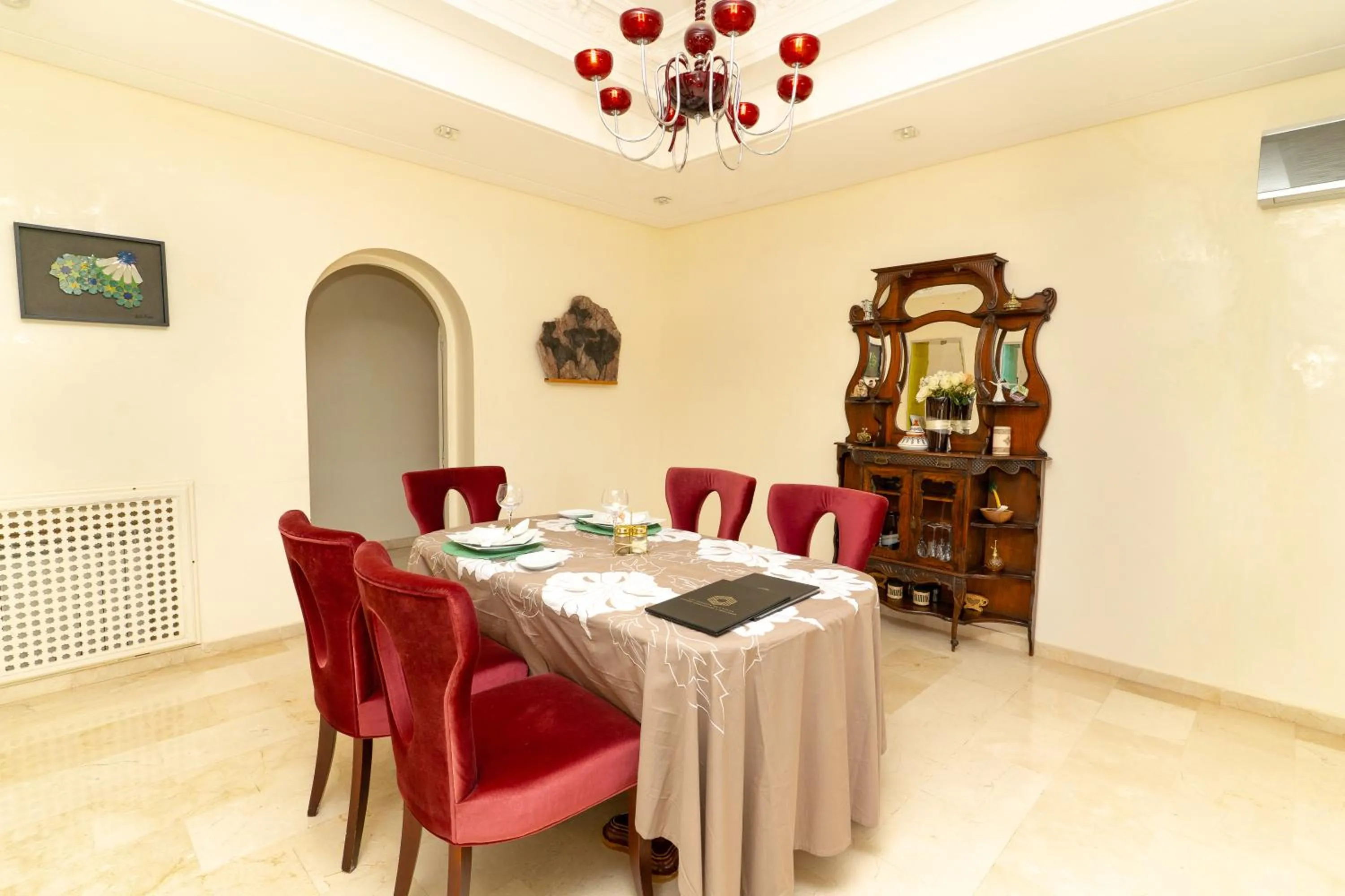 Restaurant/places to eat in Palais les sources de l'atlas, Padel & spa