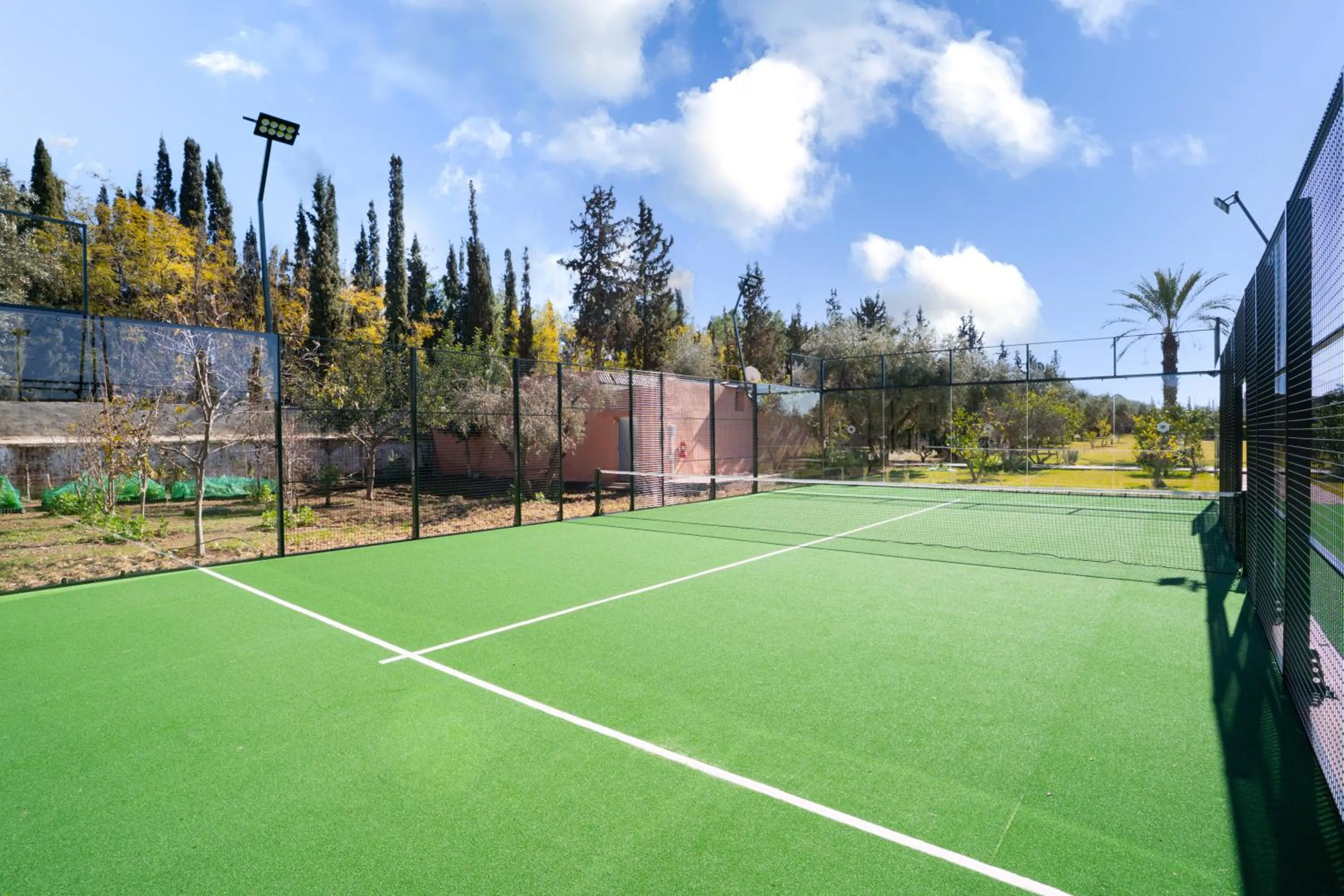 Tennis court in Palais les sources de l'atlas, Padel & spa