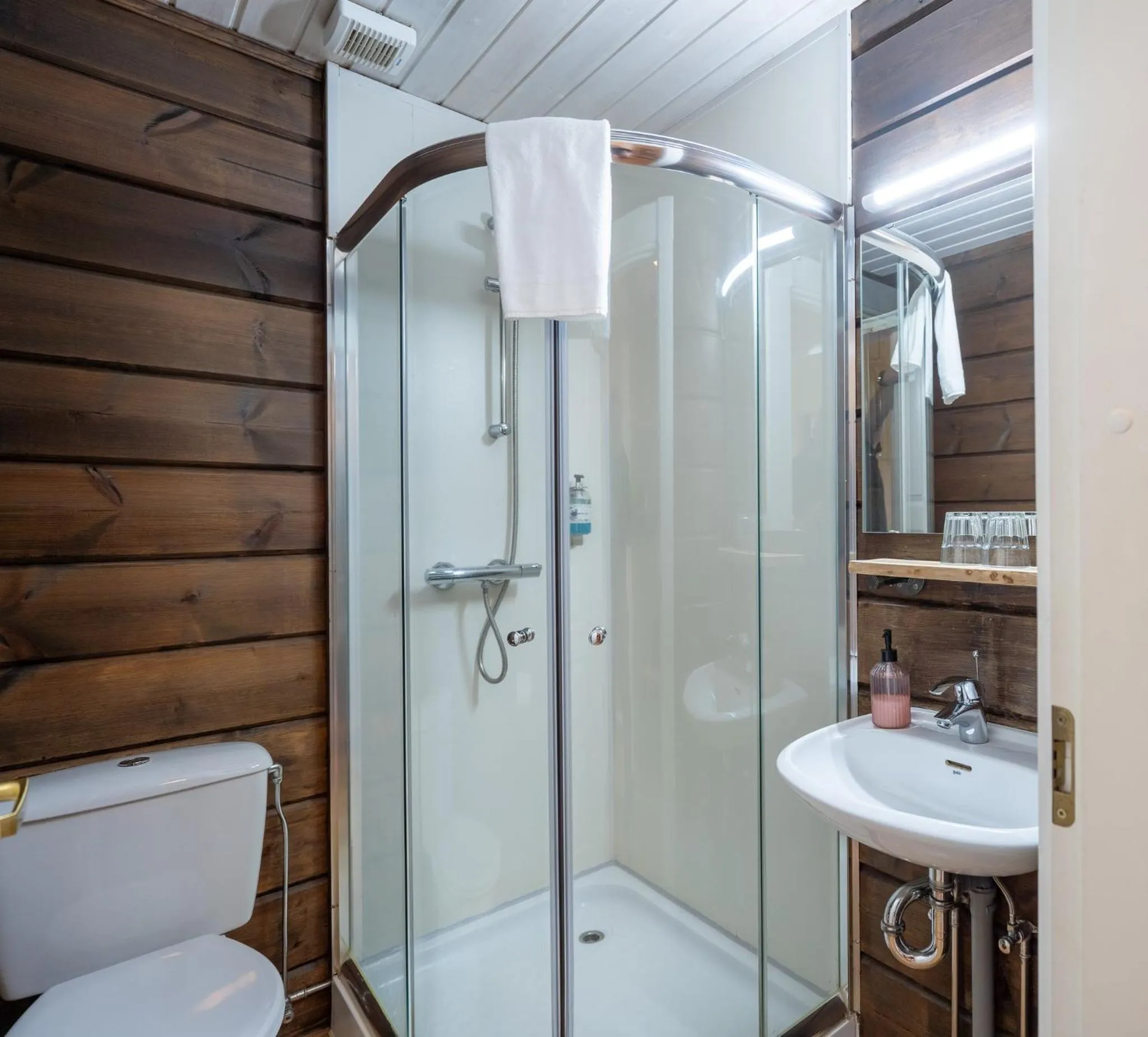 Bathroom in Hotel Breiddalsvik