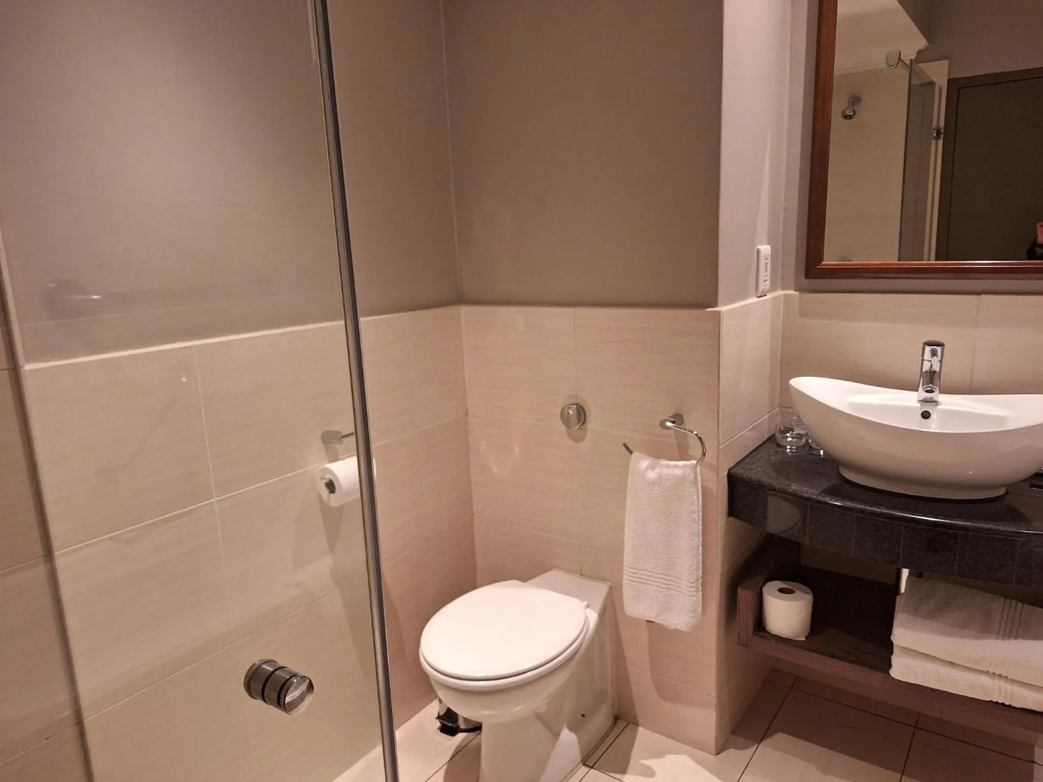 Shower in Blackrock Hotel